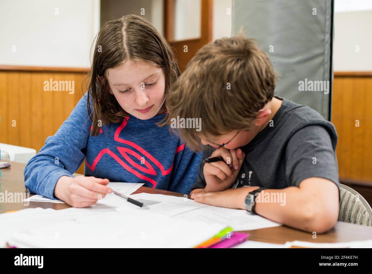 Harrison, New York, USA. Two classmates working together on an assignment at teh School voor Dutch Language & Culture. Stock Photo