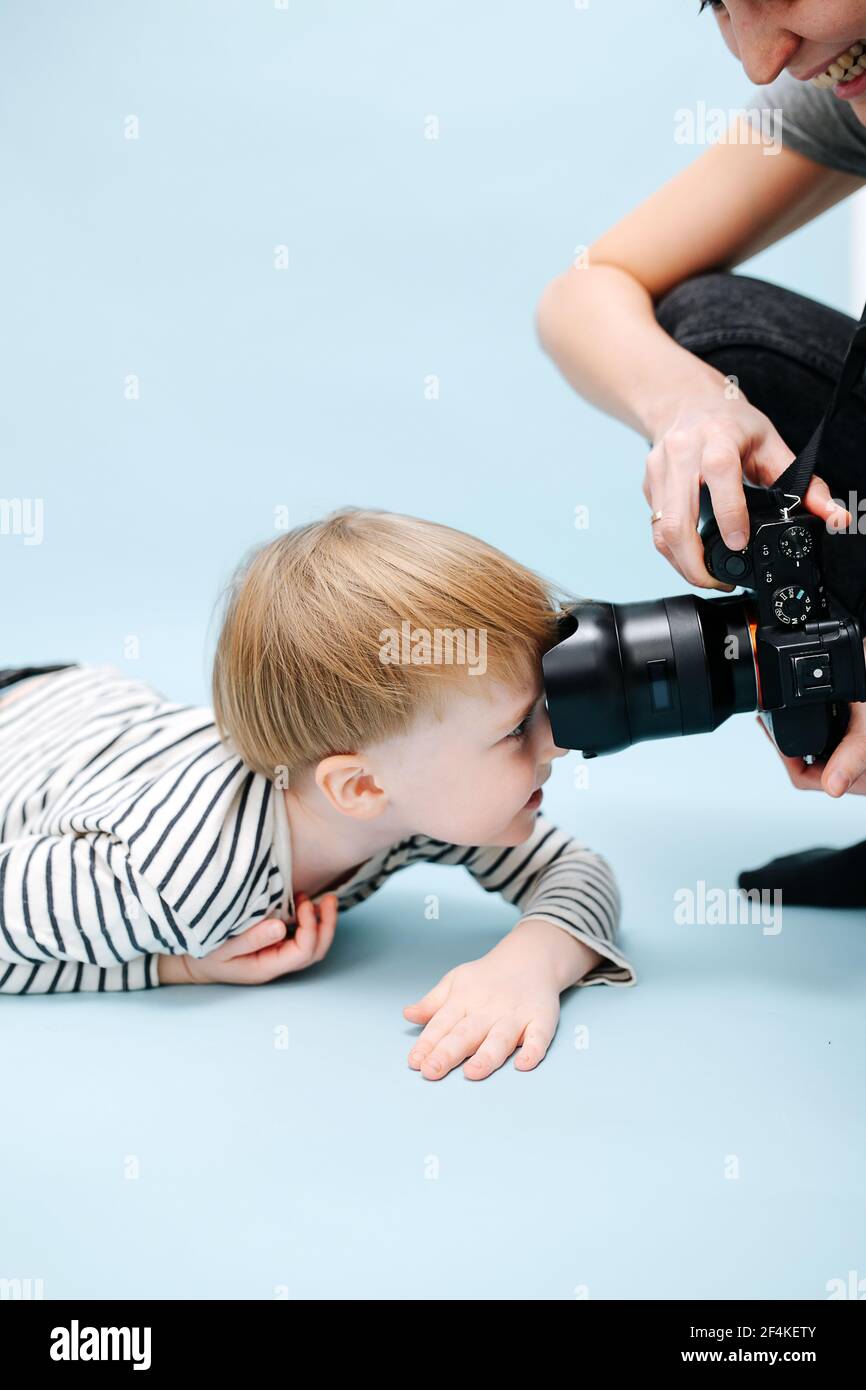Camerawoman and studio hi-res stock photography and images - Alamy