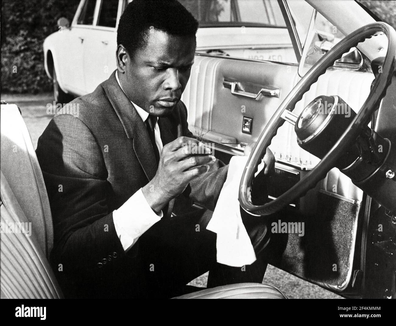 SIDNEY POITIER in IN THE HEAT OF THE NIGHT (1967), directed by NORMAN JEWISON. Credit: MIRISCH/UNITED ARTISTS / Album Stock Photo