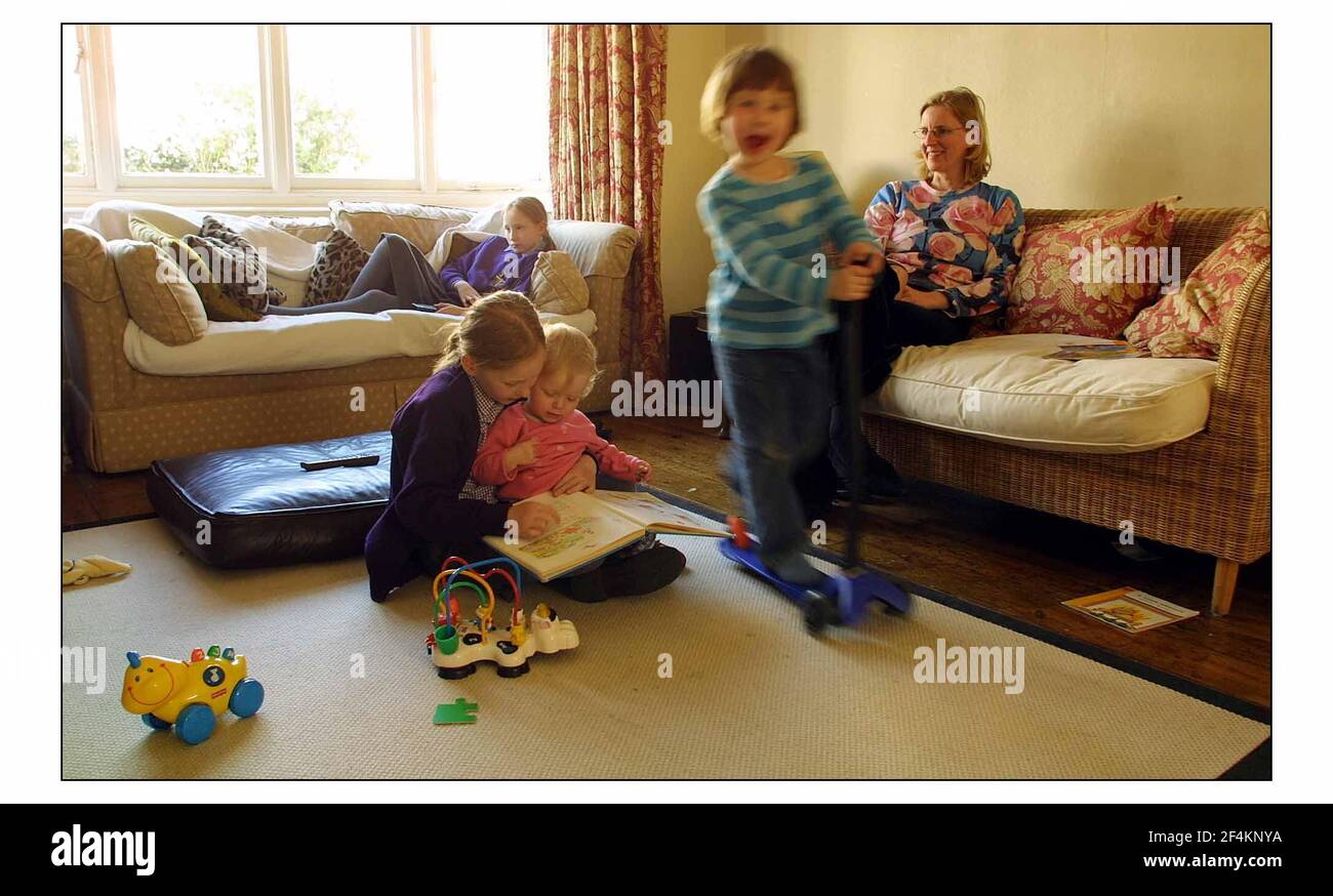 Joanna Moorehead with daughters Rosie 11,Elinor 8, Miranda 4 and Catrina 1 at home in south west London.pic David Sandison 3/4/2003 Stock Photo