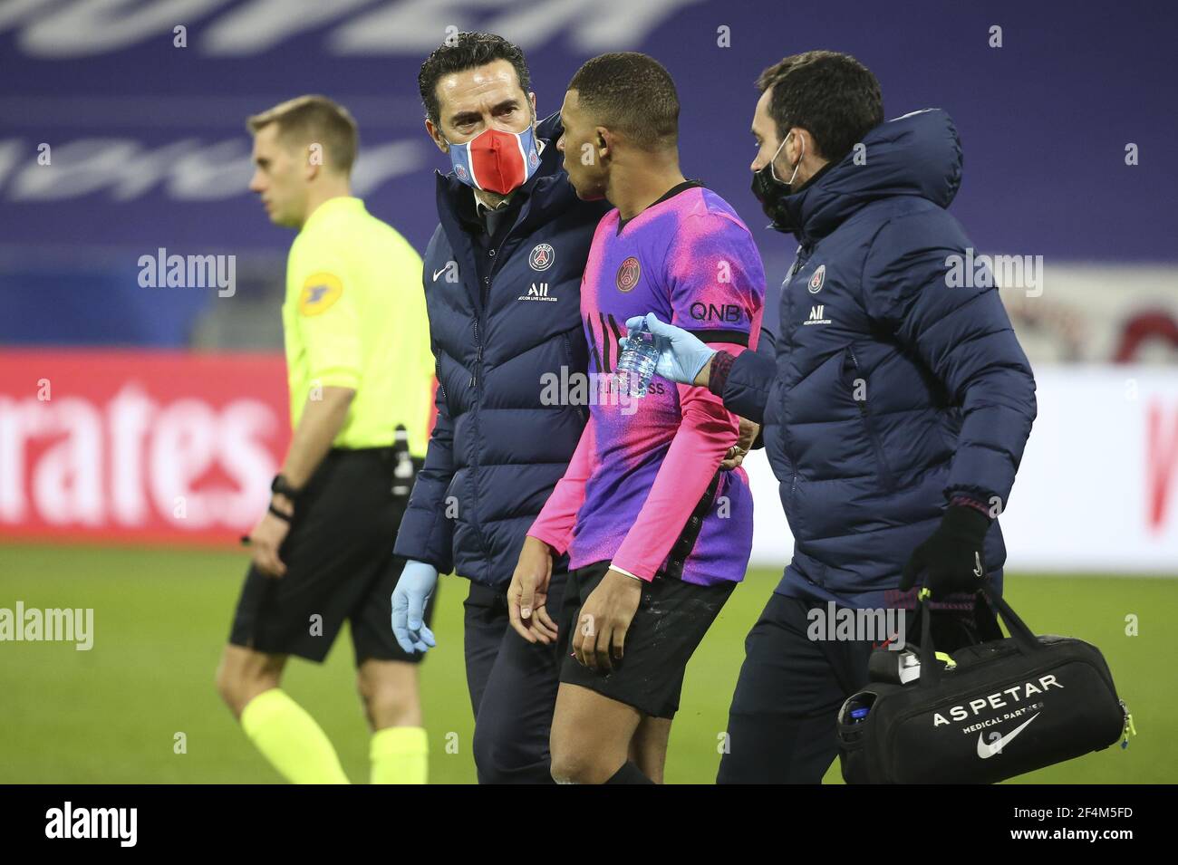 Injured, Kylian Mbappe of PSG - here with Doctor of PSG Christophe Baudot - is replaced during the French championship Ligue 1 football match between Olympique Lyonnais (OL) and Paris Saint-Germain (PSG) on March 21, 2021 at Groupama stadium in Decines-Charpieu near Lyon, France - Photo Jean Catuffe / DPPI / LiveMedia Stock Photo
