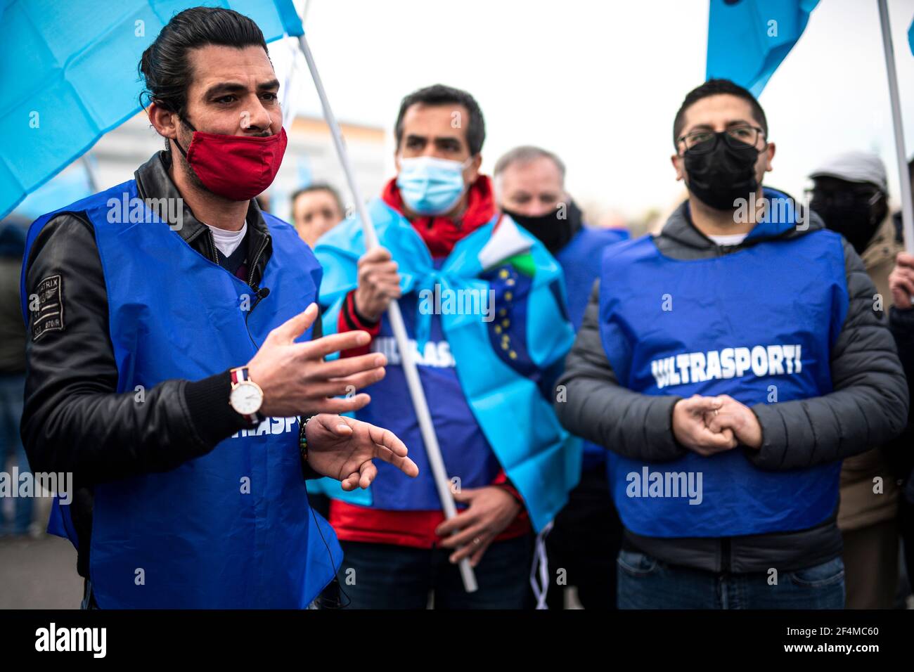 Brandizzo, Italy - 22 March, 2021: Amazon's employees of 'Uiltrasporti' trade union are seen during a demonstration for better working conditions in front of the Amazon distribution centre in Brandizzo. Trade unions said that 9,500 warehouse workers and 15,000 drivers were on strike in Italy. Credit: Nicolò Campo/Alamy Live News Stock Photo