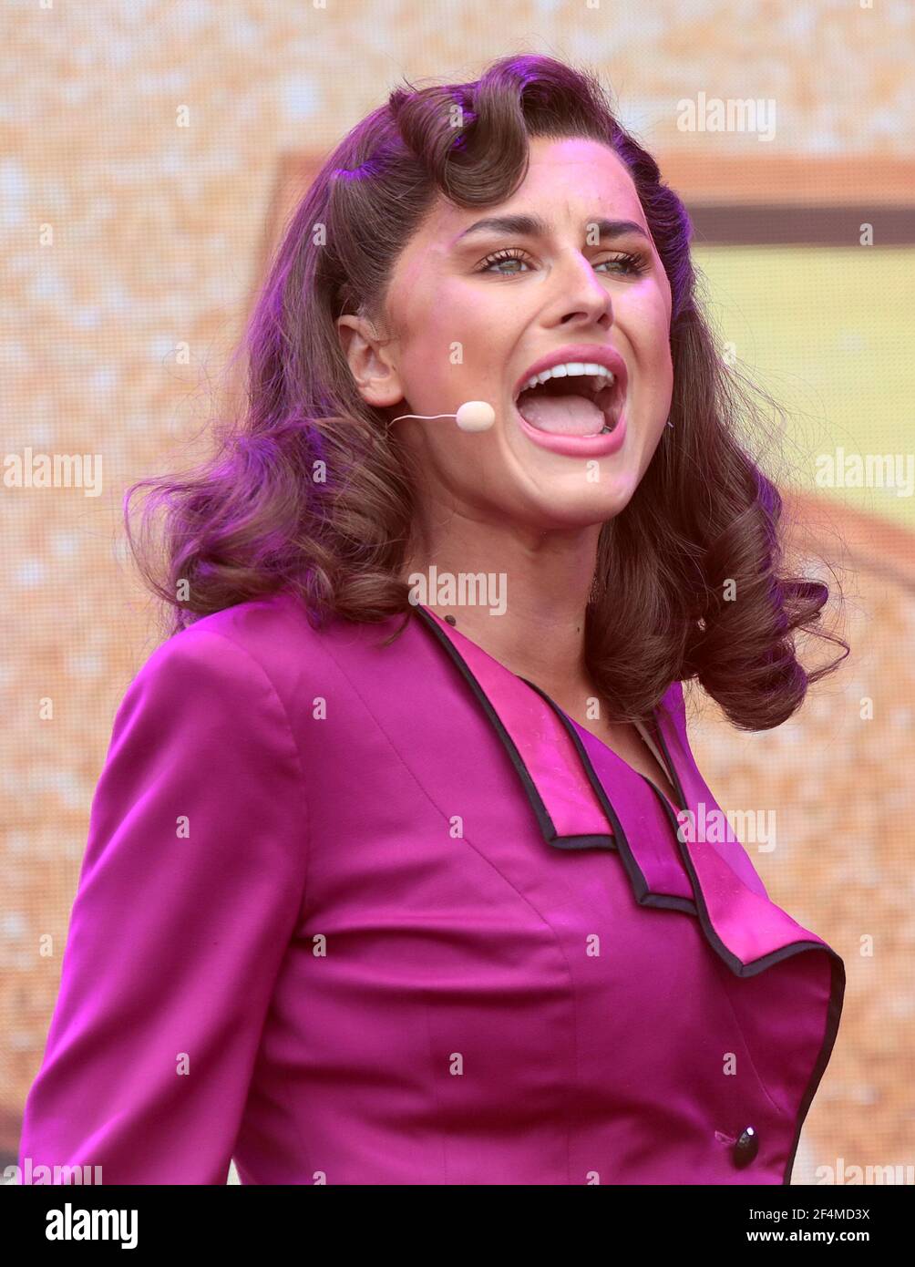 Louise redknapp 9 to 5 hi-res stock photography and images - Alamy