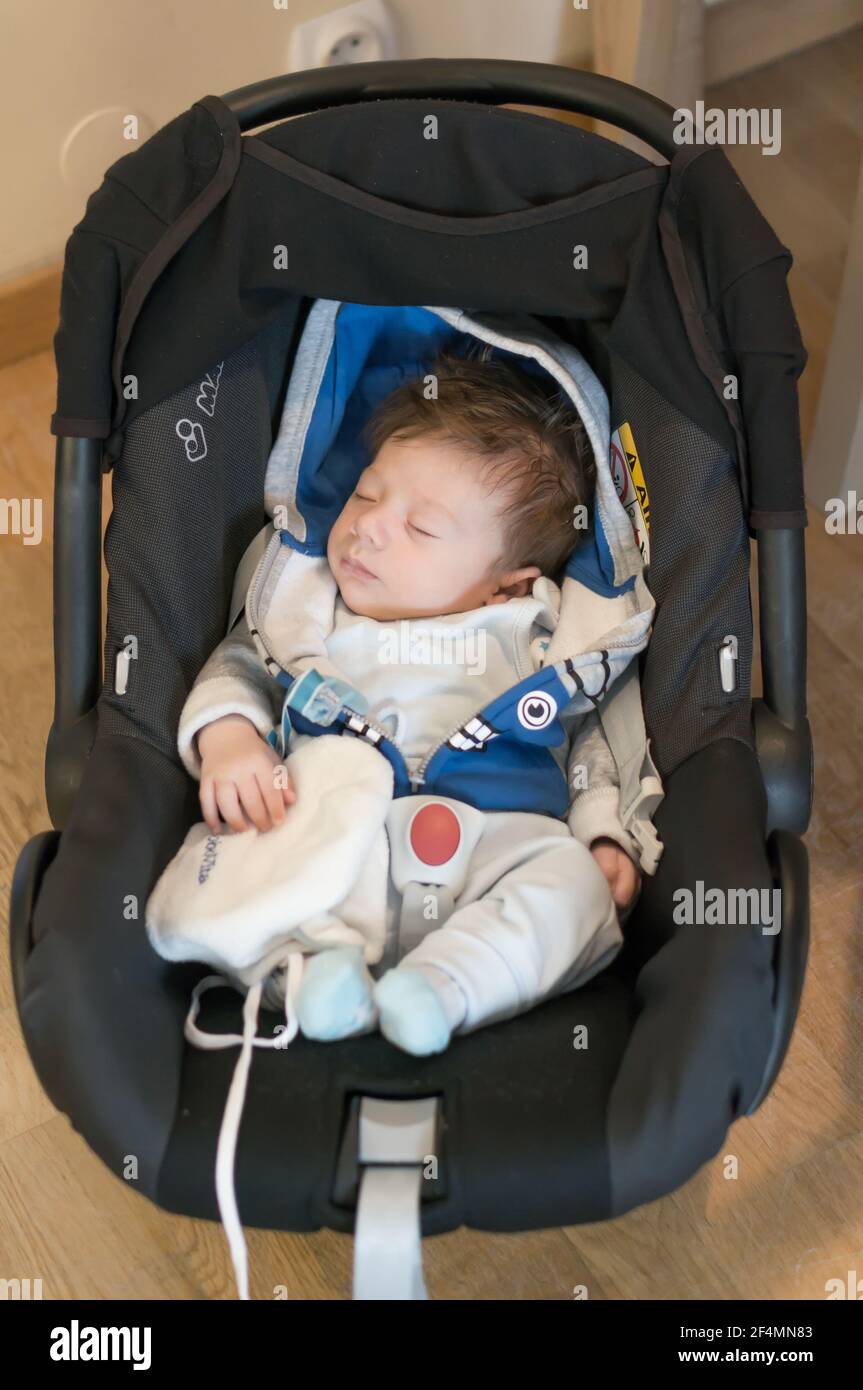 Jouet bébé jouet Bébé bouche à bouche maxi Cosi Photo Stock - Alamy