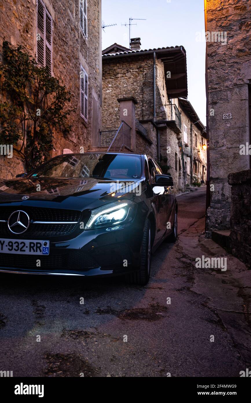 Mercedes street hi-res stock photography and images - Page 3 - Alamy