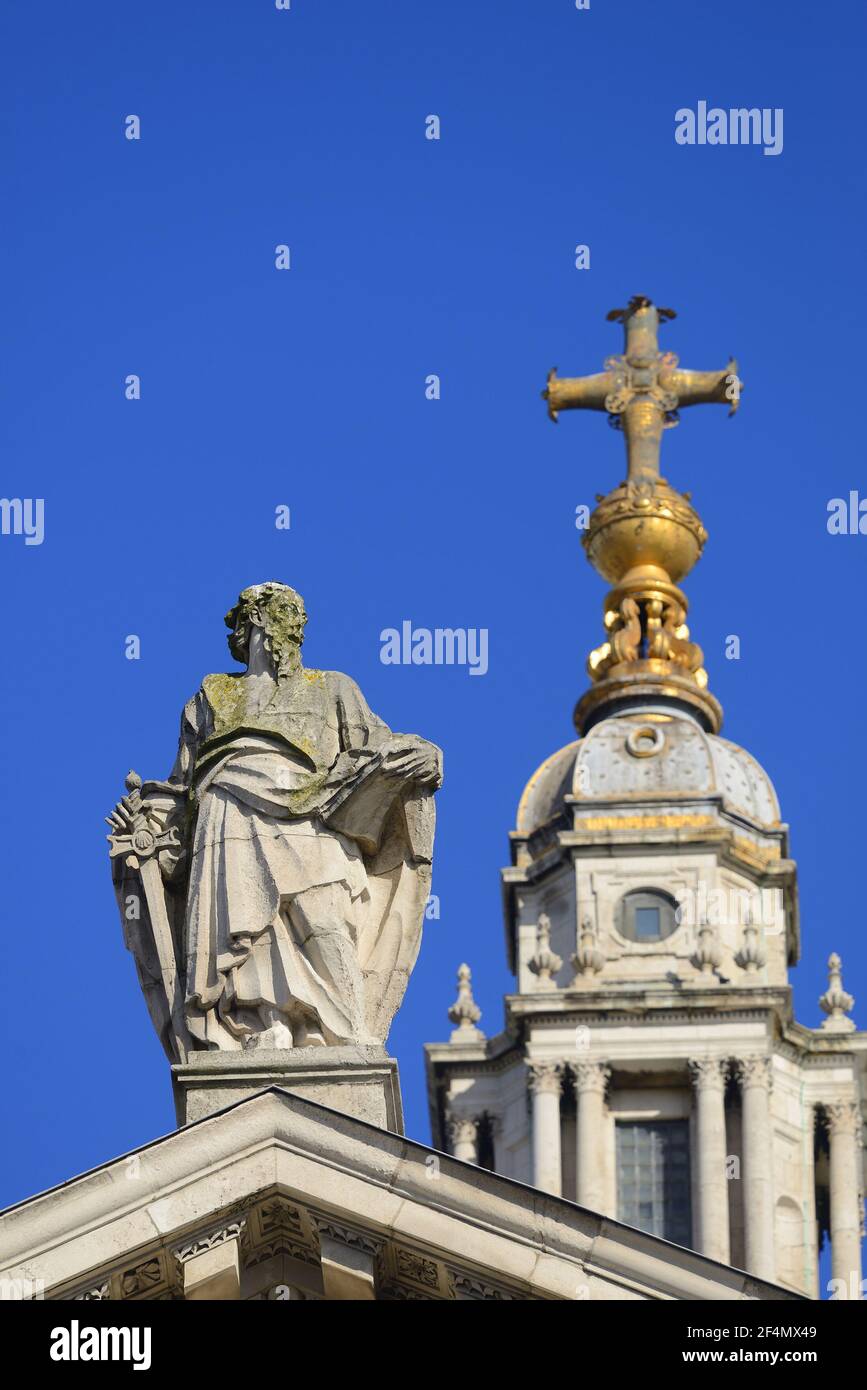 London, England, UK. St Paul's Cathedral. Statue of St. Paul with a sword, on the Western facade Stock Photo