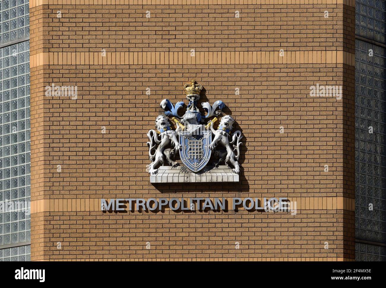 London, England, UK. Metropolitan Police coat of arms on the wall of Belgravia Police Station Stock Photo