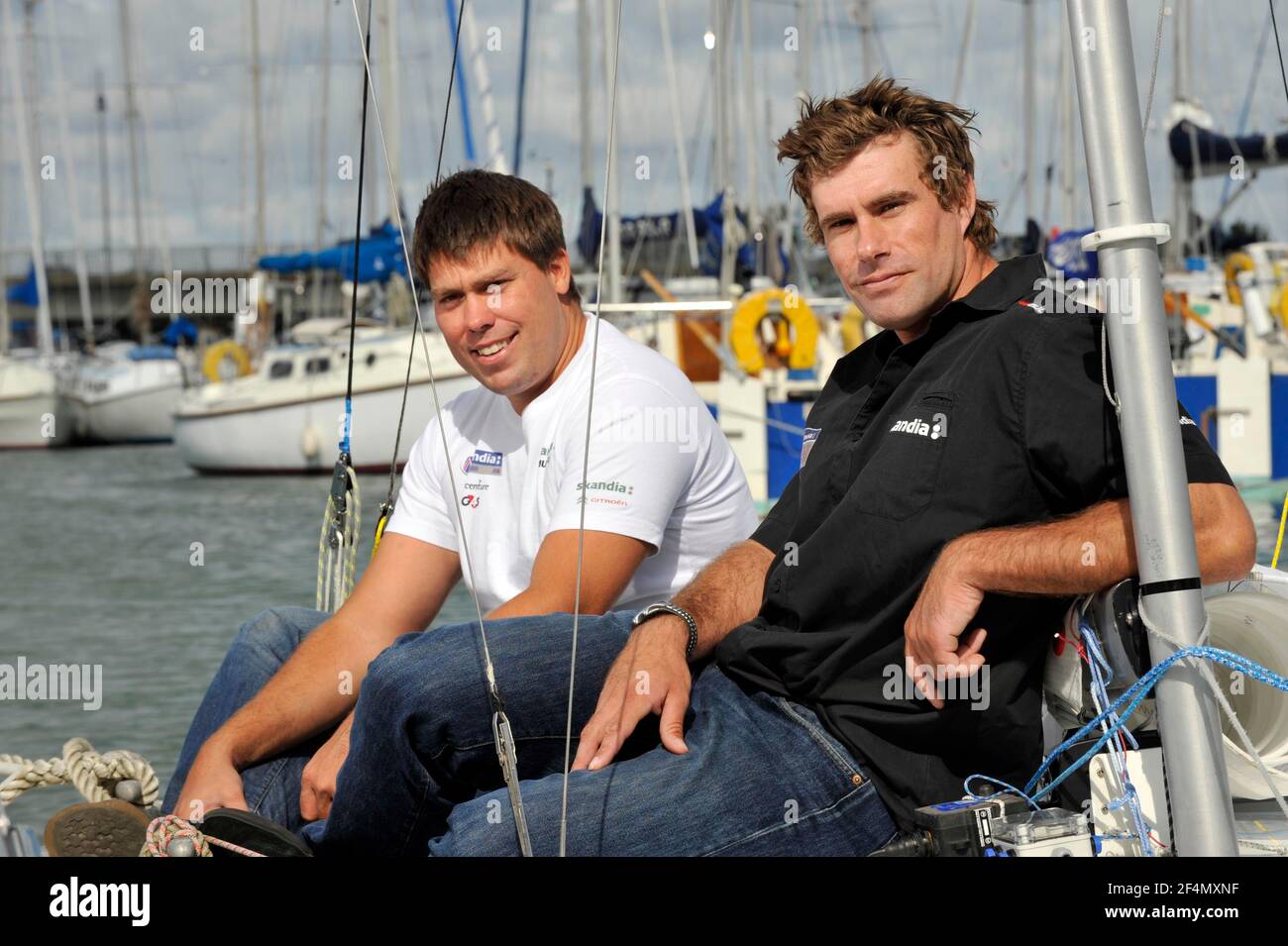 L-R Andrew Simpson & Iain Percy GB Olympic Gold medal winners in the Star Class. 4/9/09 PICTURE DAVID ASHDOWN Stock Photo