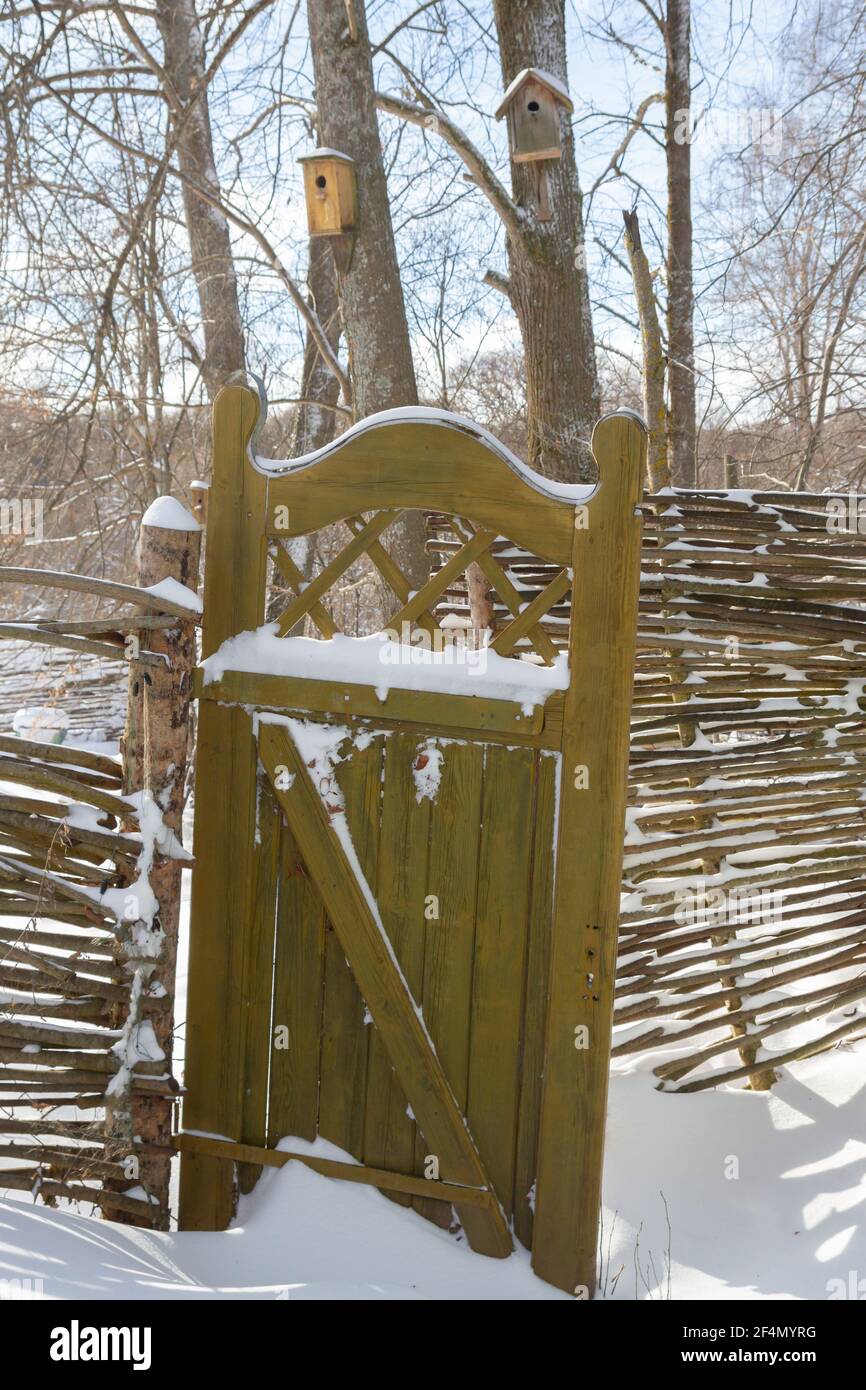 Yard sticks hires stock photography and images Alamy