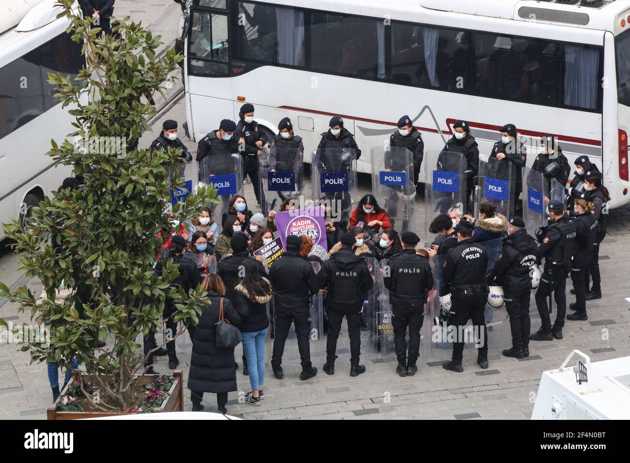 Istanbul Turkey 22nd Mar 2021 Police Officers Surround Women Taking