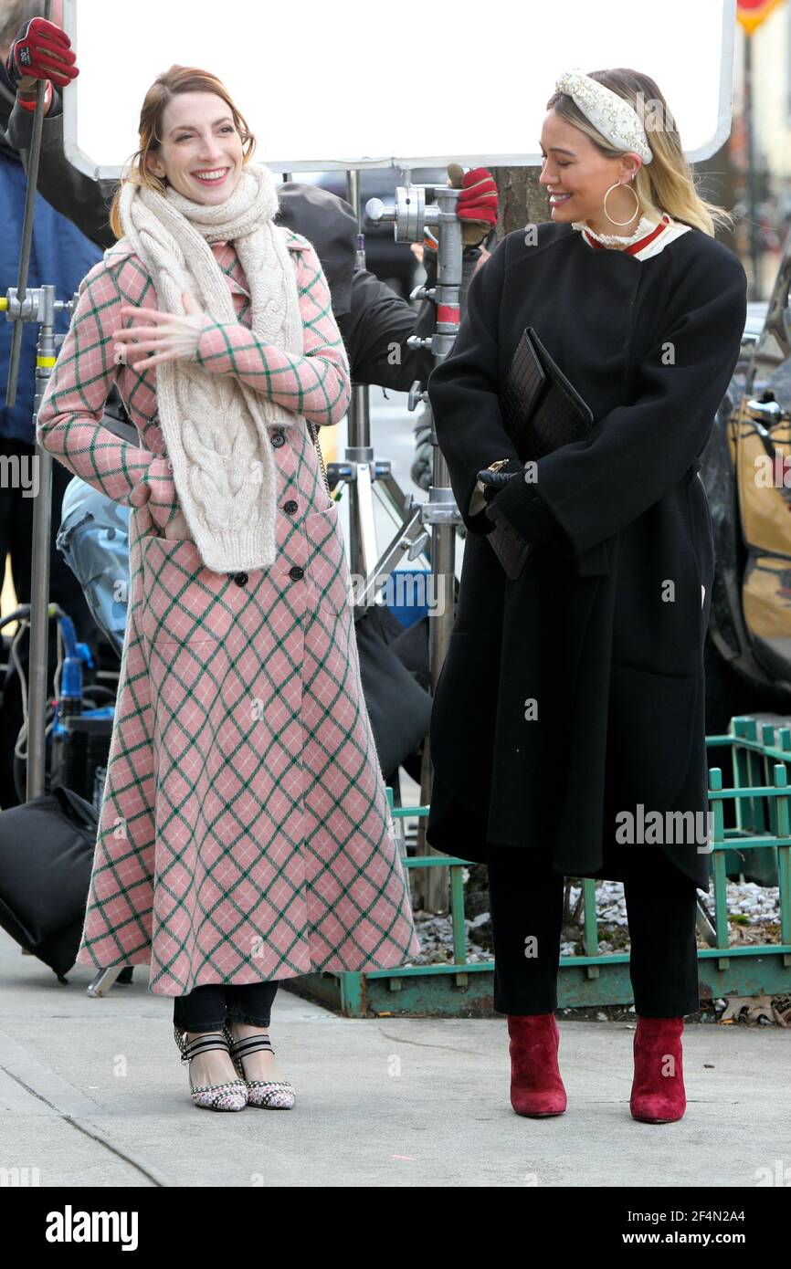 New York - NY - 20210120 Hilary Duff and Molly Bernard filming scenes