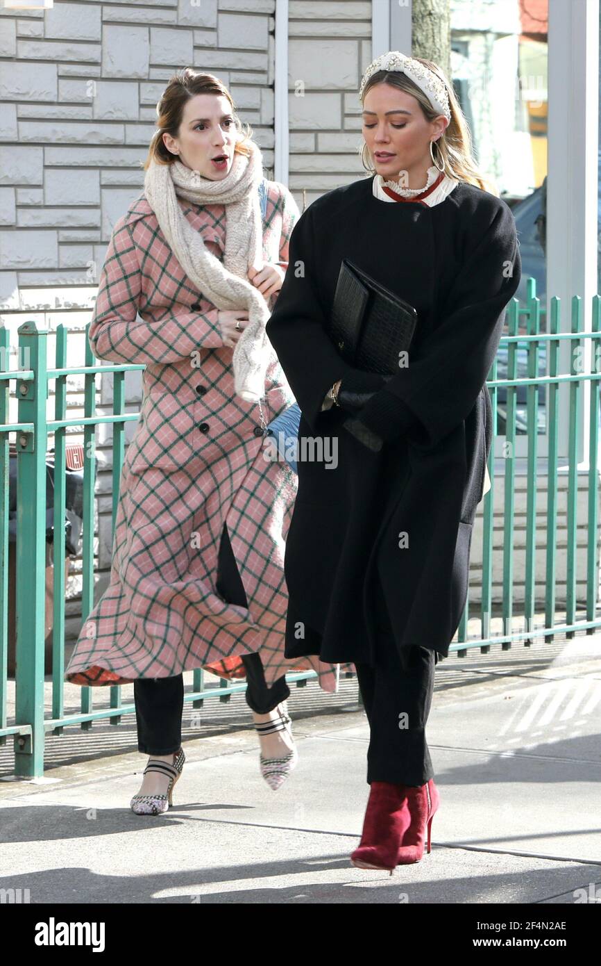 New York - NY - 20210120 Hilary Duff and Molly Bernard filming scenes