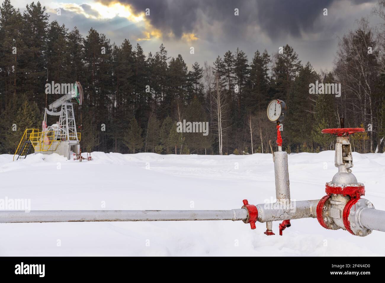 Pipeline Manometer Oil pressure gauge shows 21 kgf/cm2 (Max 30 kgf/cm2