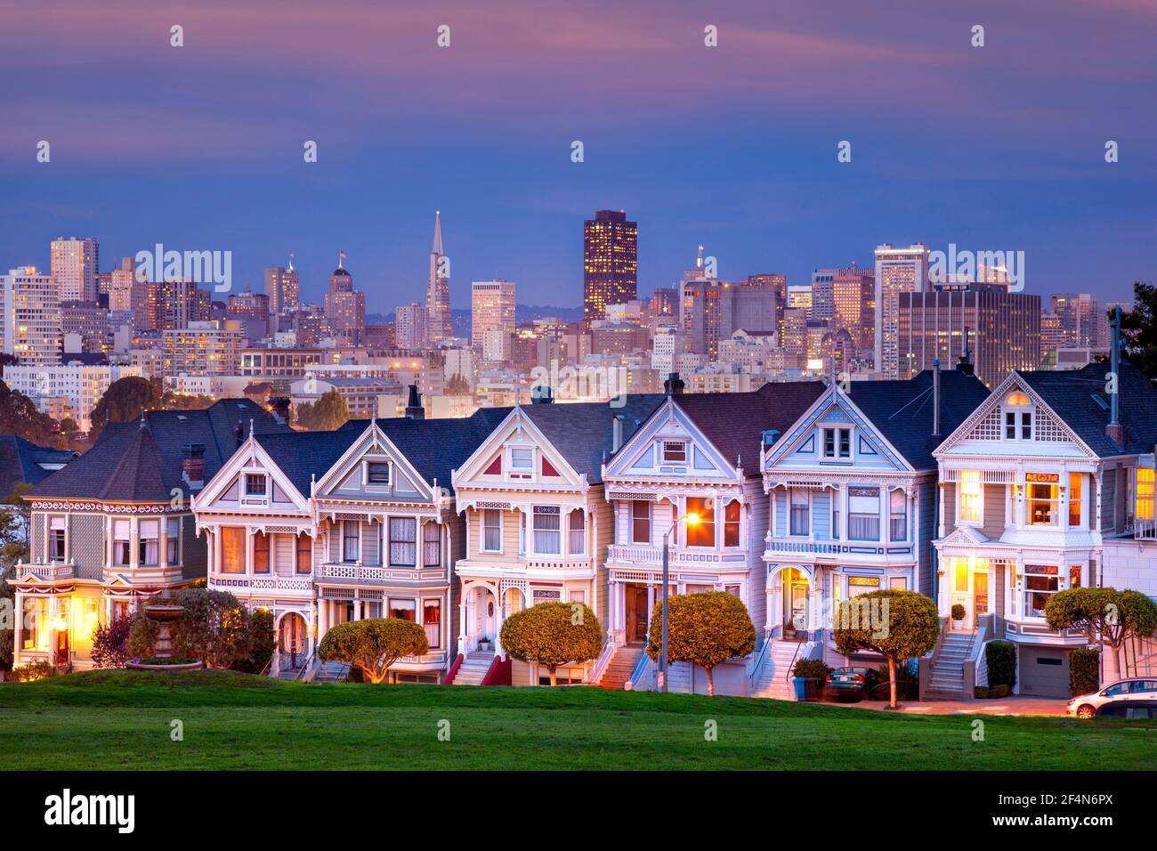 Twilight at the Painted Ladies overlooking the skyline of San Francisco, California, USA Stock Photo