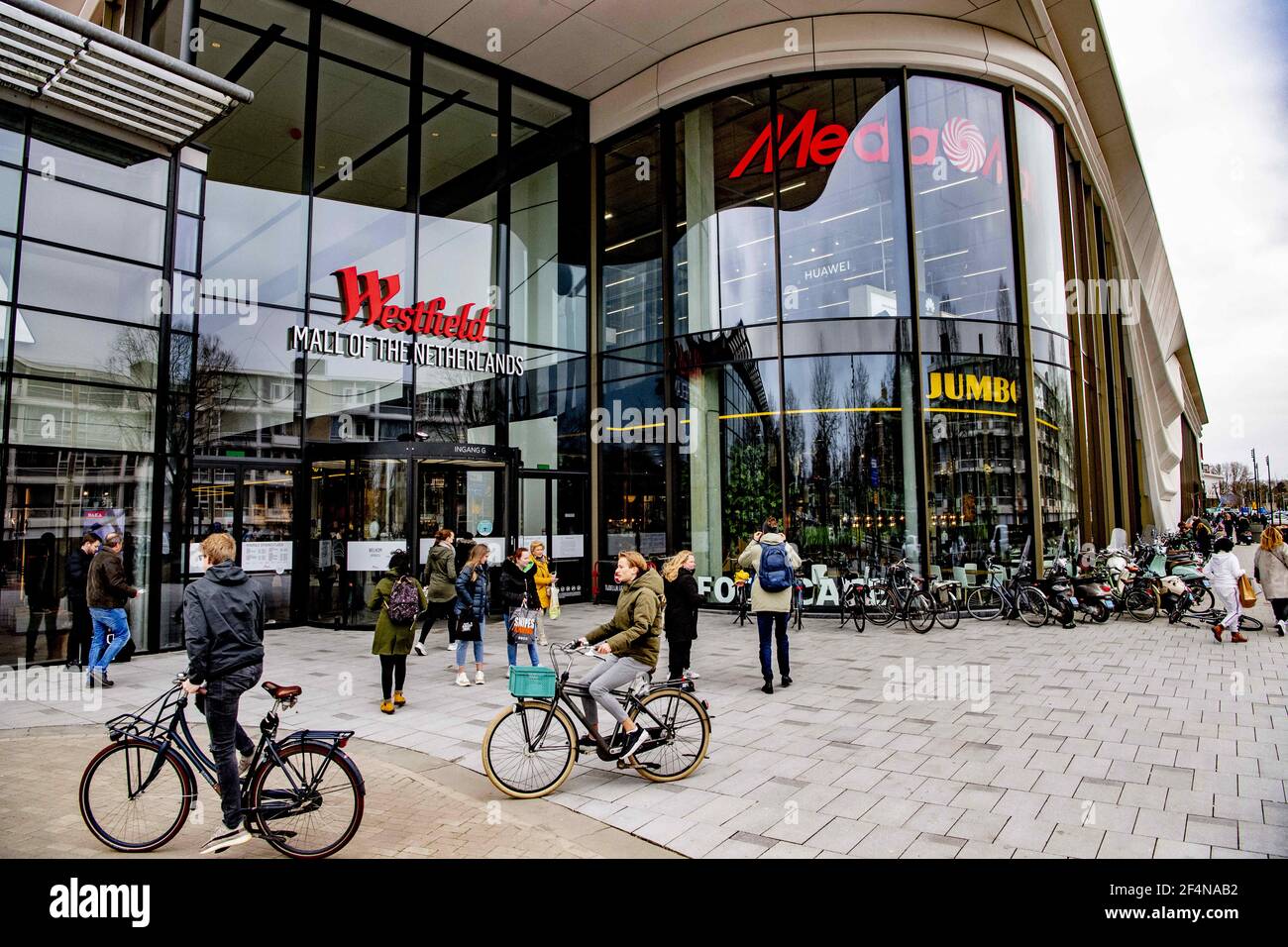 Westfield Mall of the Netherlands has opened, a unique, fully covered  shopping and experience mall of 117,000m² with a four-star service level.  The shopping center has officially opened, but a grand festive