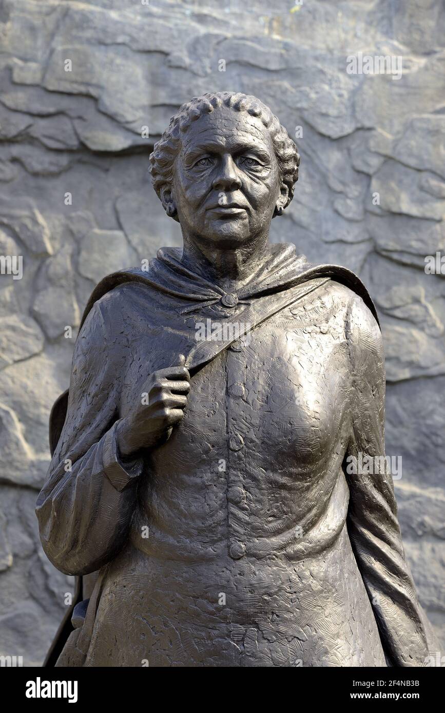 London, England, UK. Memorial to Mary Seacole (Jamaican-born nurse: 1805-1881) in the grounds of St Thomas' Hospital. By Martin Jennings, 2016. Stock Photo