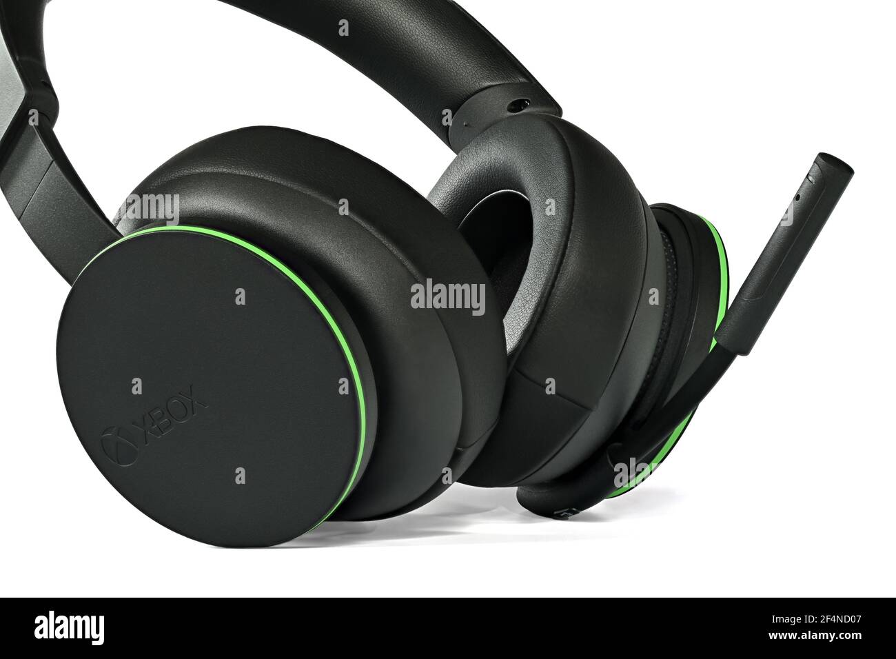 Brand new Microsoft Xbox Wireless Headset 2021. Direct pairing to console, wireless connection. Gaming accessory. Over-Ear headphones. Stock Photo