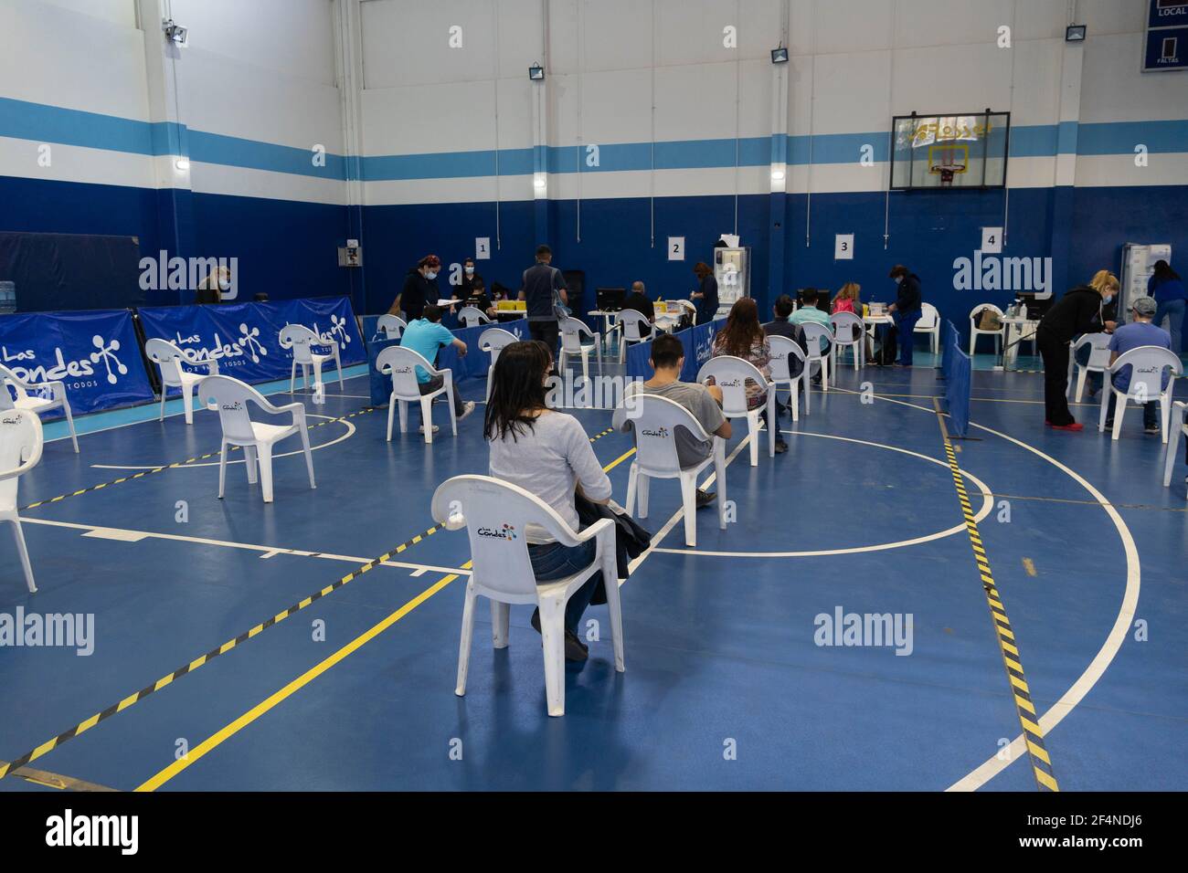 Santiago, Metropolitana, Chile. 22nd Mar, 2021. A woman waits in line to receive the dose of the Sinovac or Pfizer vaccine, in a municipal stadium transformed into a vaccination center against covid in Santiago, Chile. Credit: Matias Basualdo/ZUMA Wire/Alamy Live News Stock Photo