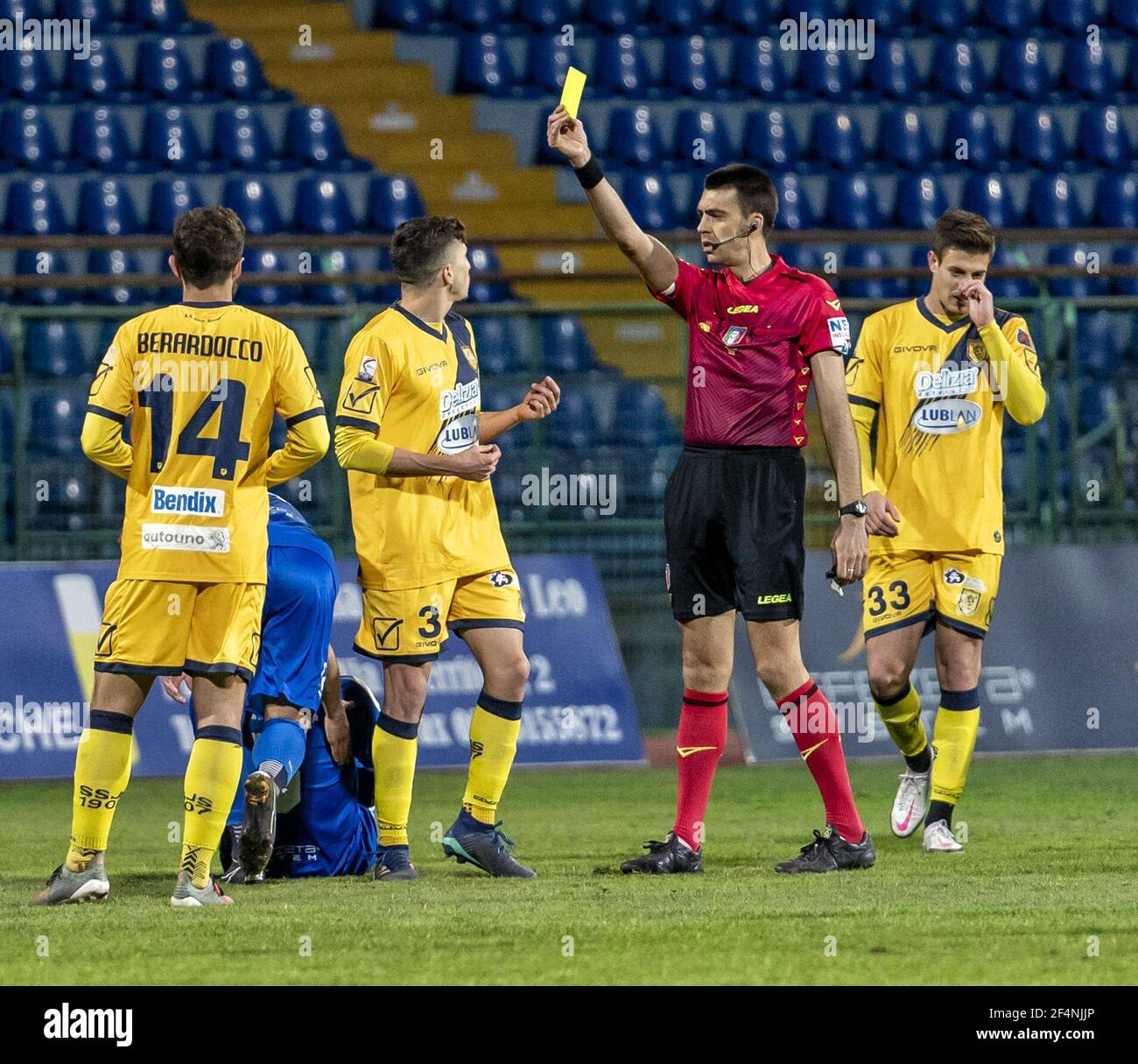 Pagani, Italy. 21st Mar, 2021. The referee extracts the yellow card at the address of Alberto Rizzo (3) S.S. Juve Stabia.Serie C Championship - Marcello Torre Stadium, 32nd day Group C. The match between Paganese and Juve Stabia ends with the final result of 1-3. (Photo by Alessandro Barone/Pacific Press/Sipa USA) (Photo by Alessandro Barone/Pacific Press/Sipa USA) Credit: Sipa USA/Alamy Live News Stock Photo