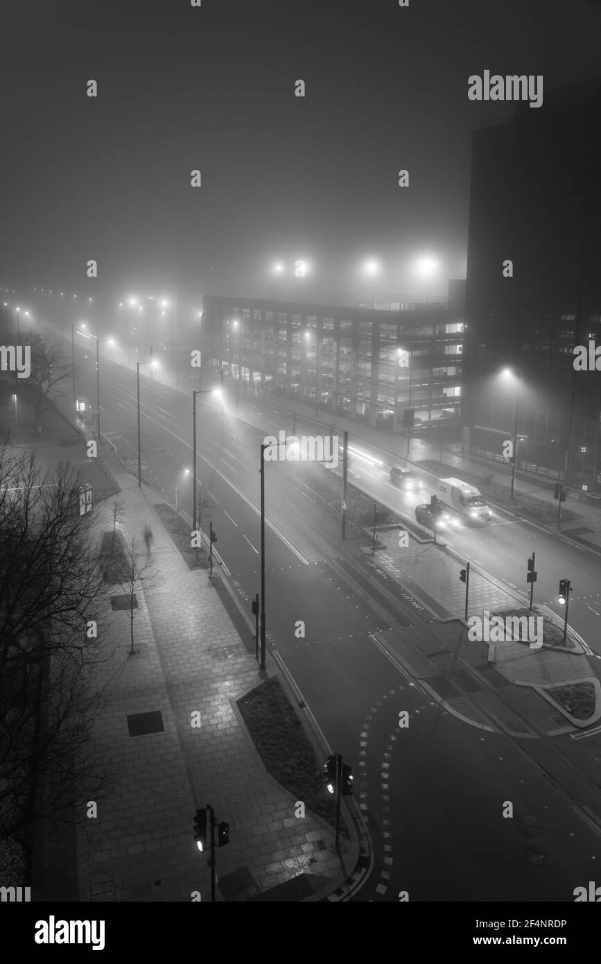 Dark foggy street view hi-res stock photography and images - Alamy