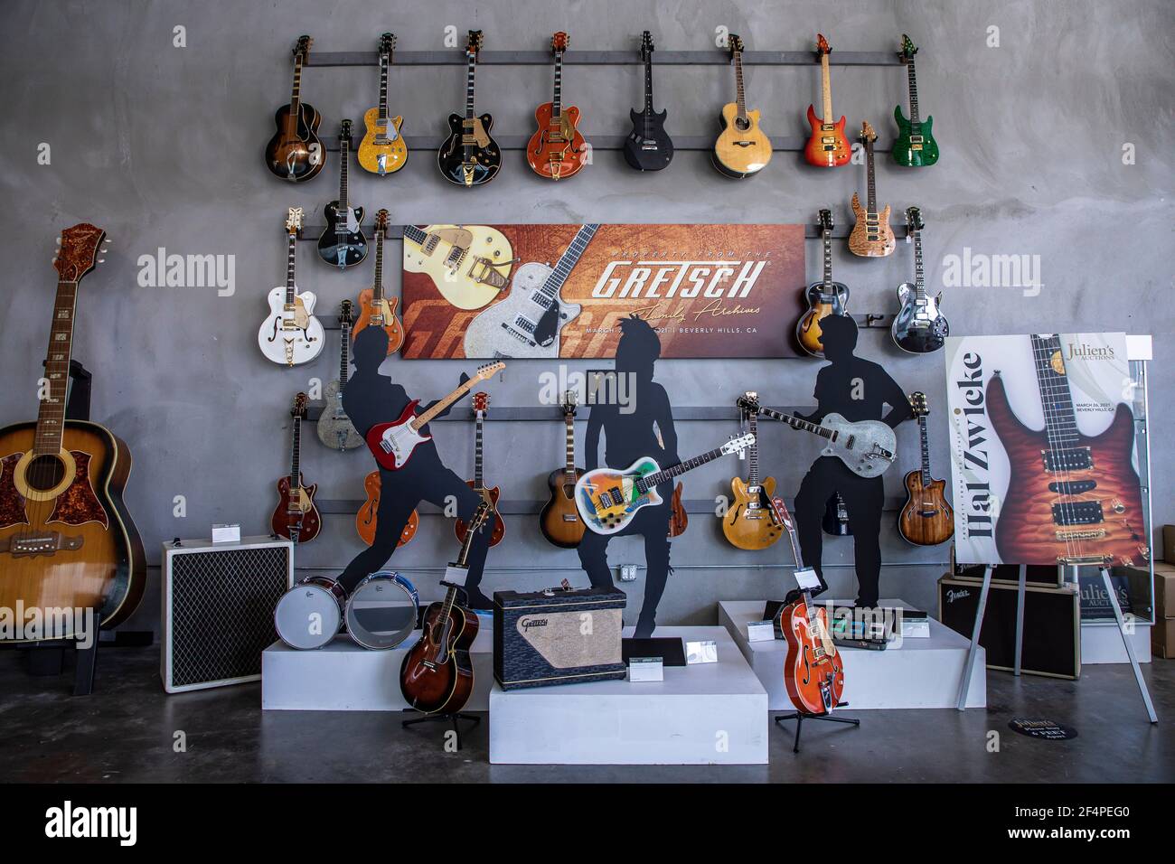 Vintage guitar auction online