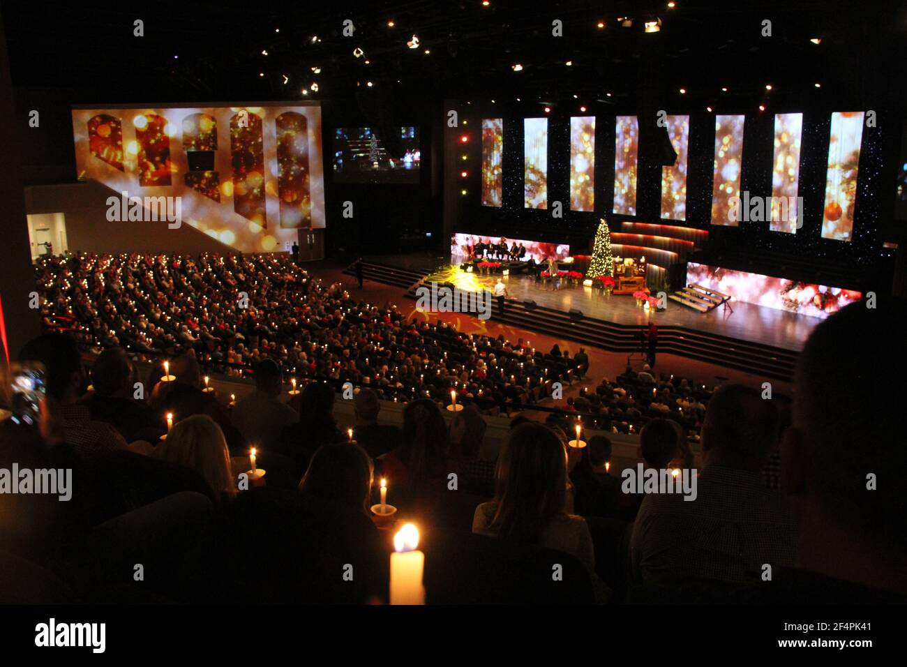 Thomas Road Baptist Church Christmas Spectacular 2022 People Holding Lit-Up Candles During Christmas Service At Thomas Road  Baptist Church In Lynchburg, Va, Usa Stock Photo - Alamy