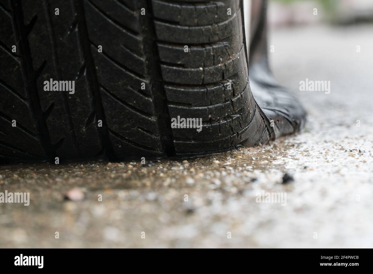 Flat tire car hires stock photography and images Alamy