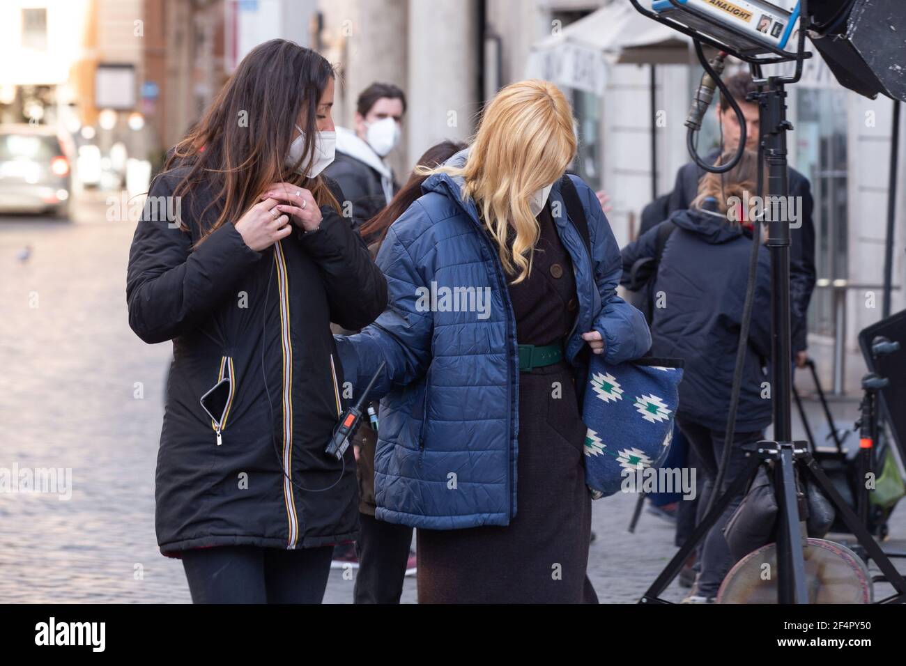Rome, Italy. 22nd Mar, 2021. English actress Kelly Reilly walks after shooting of the film (Photo by Matteo Nardone/Pacific Press) Credit: Pacific Press Media Production Corp./Alamy Live News Stock Photo