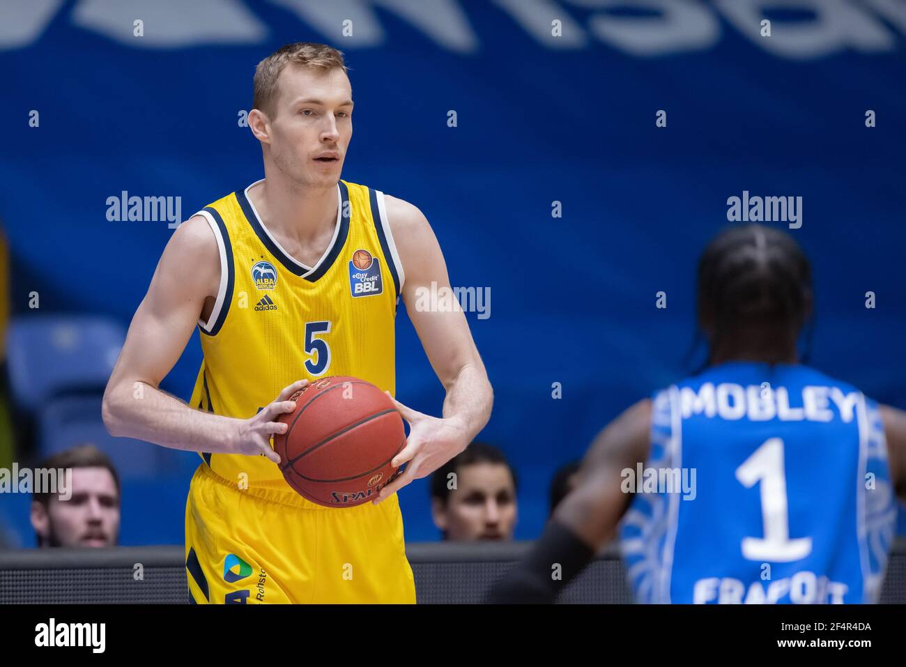 21 March 2021, Hessen, Frankfurt/Main: Niels Giffey (Alba Berlin, 5).  Basketball game of the easyCredit BBL between the Fraport Skyliners and  Alba Berlin on 21 March 2021 at the Fraport Arena in