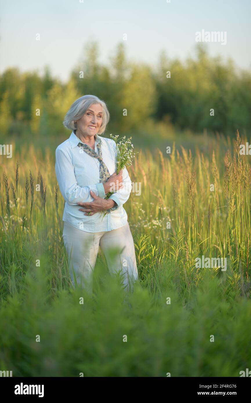 Mature woman field of flowers hi-res stock photography and images - Alamy