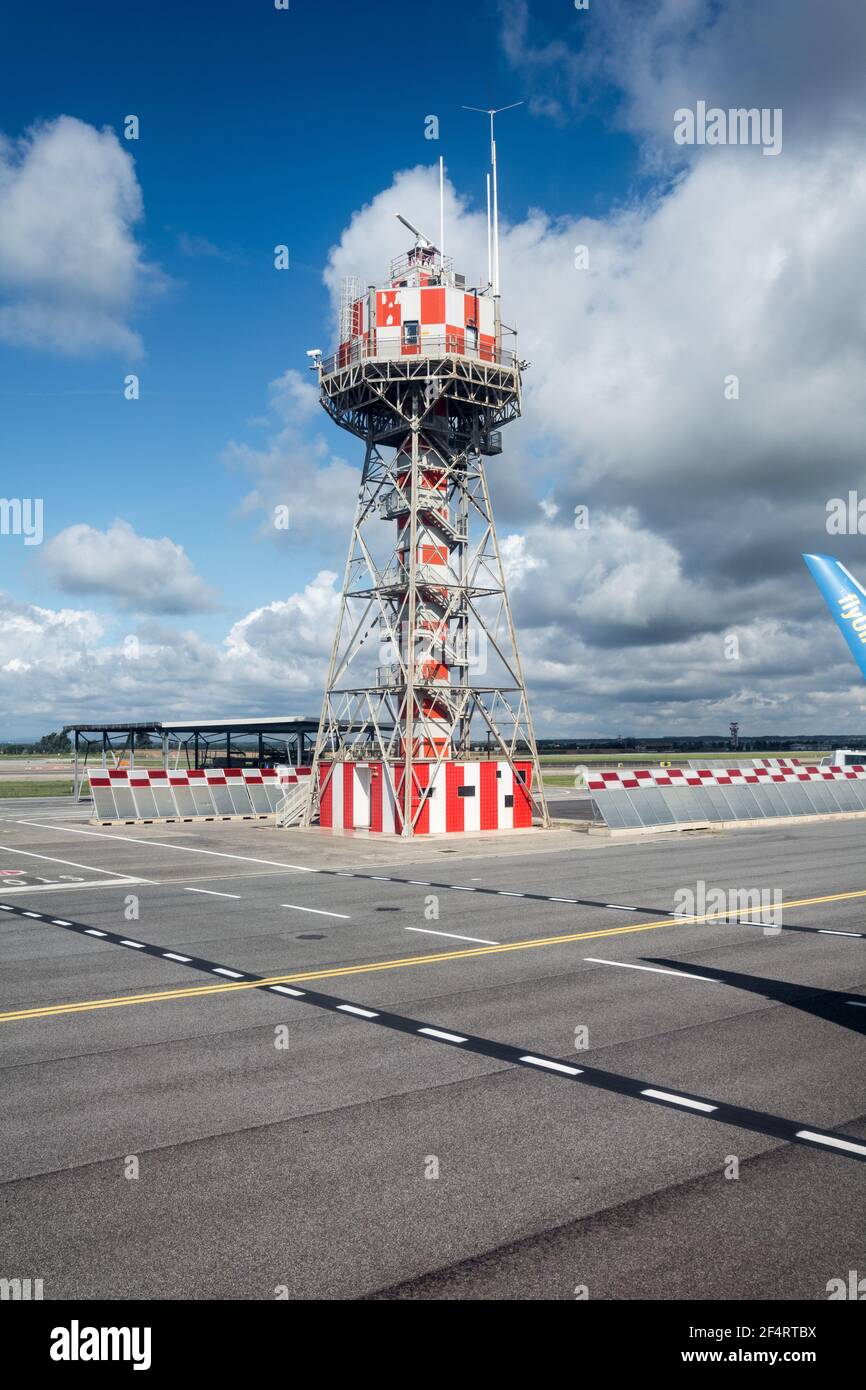 Airport radar station hi-res stock photography and images - Alamy
