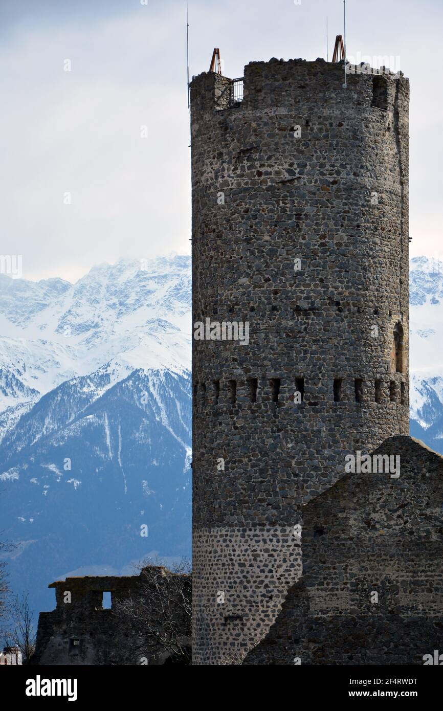 Fröhlichsturm, medieval tower in Mals / Malles, Val Venosta / Vinschgau, South Tirol, Italy, near the Swiss and Austrian border. Stock Photo