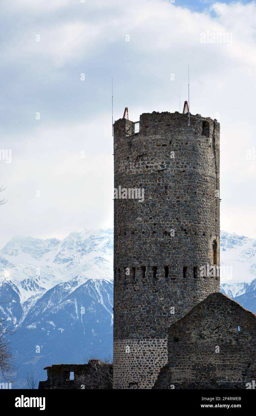 Fröhlichsturm, medieval tower in Mals / Malles, Val Venosta / Vinschgau, South Tirol, Italy, near the Swiss and Austrian border. Stock Photo