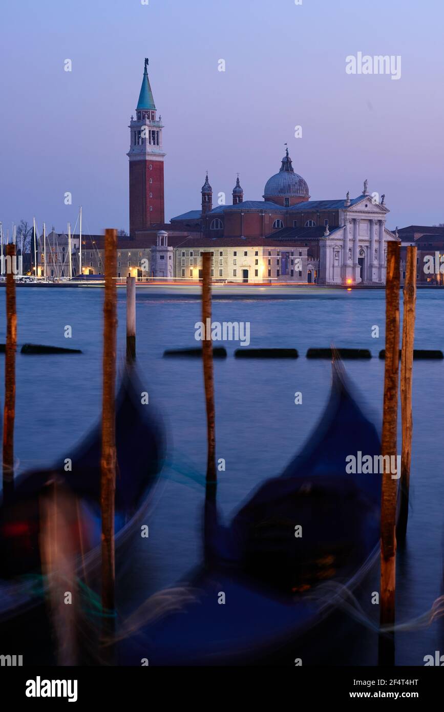 Gondolas at landing stage hi-res stock photography and images - Alamy