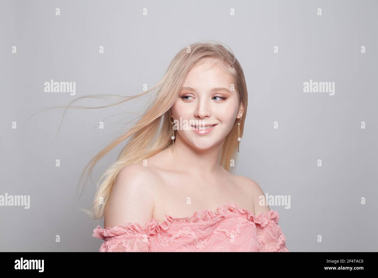 Smiling blonde woman pearl hi-res stock photography and images - Alamy