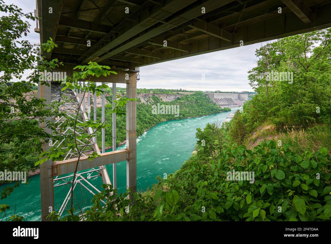 LewistonQueenston Bridge with Niagara Power Dam in the background