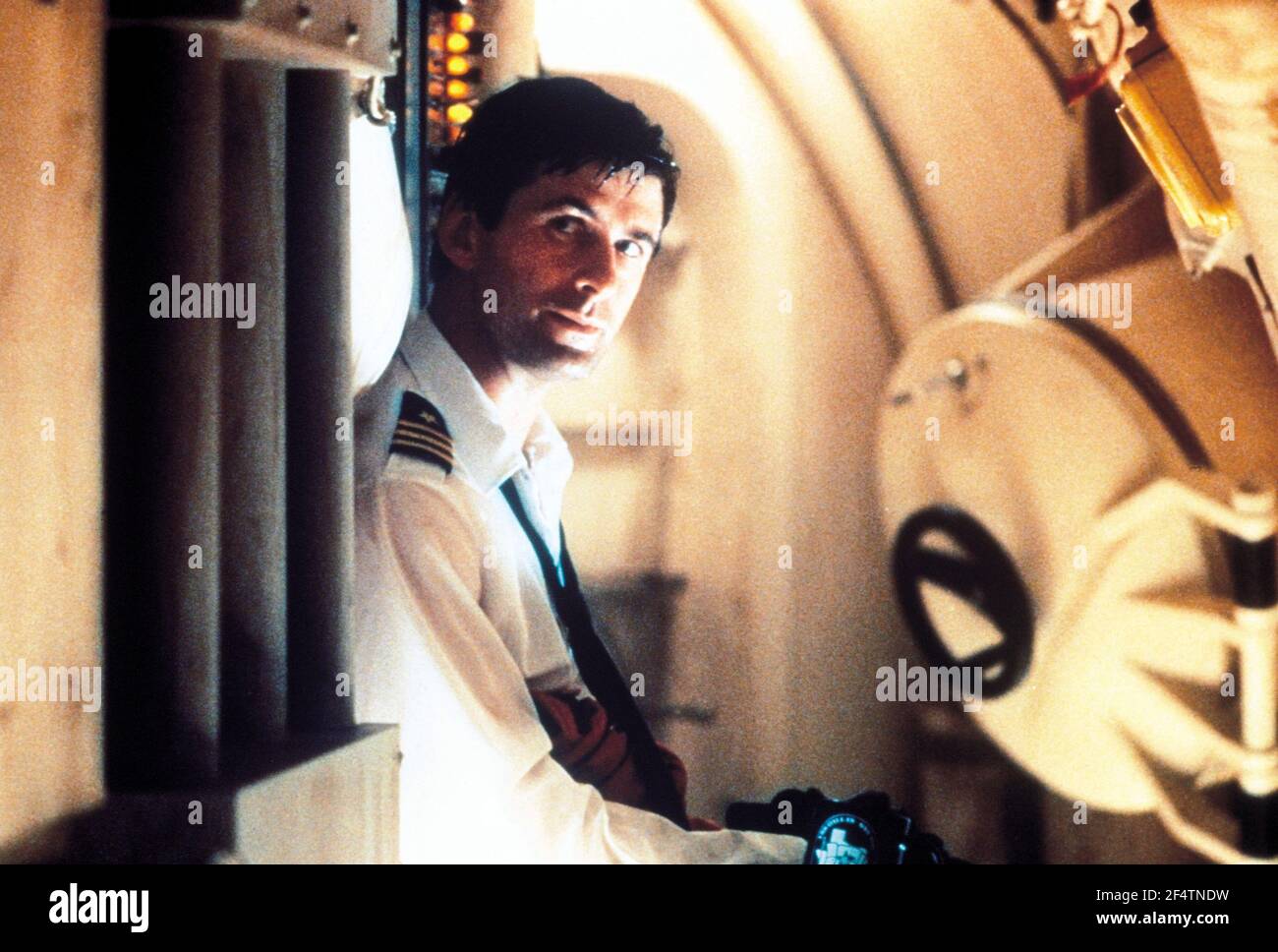 ALEC BALDWIN in THE HUNT FOR RED OCTOBER (1990), directed by JOHN MCTIERNAN. Credit: PARAMOUNT PICTURES / Album Stock Photo