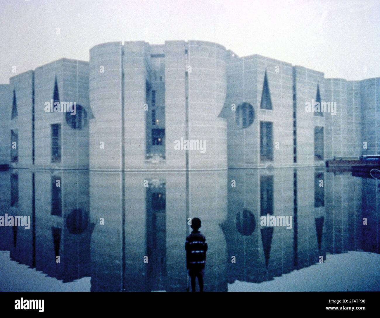 MY ARCHITECT A SON'S JOURNEY (2003), directed by NATHALIEN KAHN.