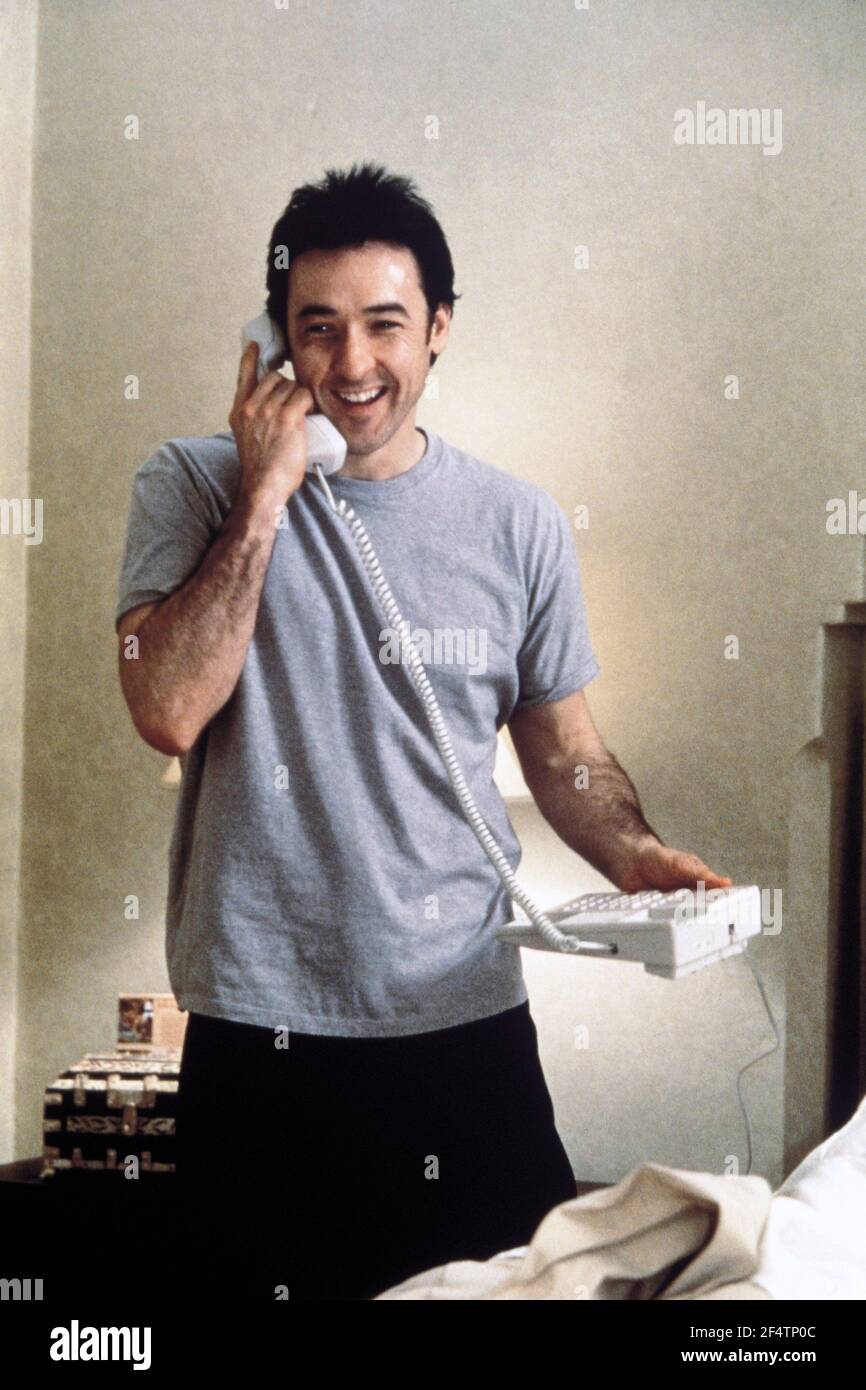 JOHN CUSACK in AMERICA'S SWEETHEARTS (2001), directed by JOE ROTH. Copyright: Editorial use only. No merchandising or book covers. This is a publicly distributed handout. Access rights only, no license of copyright provided. Only to be reproduced in conjunction with promotion of this film. Credit: REVOLUTION STUDIOS / Album Stock Photo