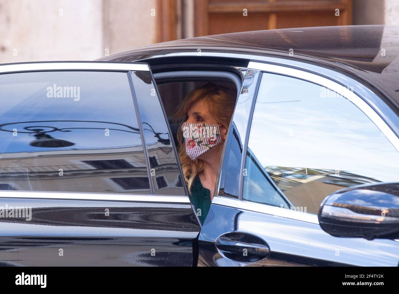 British actress Kelly Reilly gets into the car after finishing shooting the film. The Italian actor Pierfrancesco Favino and the English actress Kelly Reilly in Rome during the shooting of the film 'Promises' directed by the French director and writer Amanda Sthers. (Photo by Matteo Nardone/Pacific Press/Sipa USA) Stock Photo