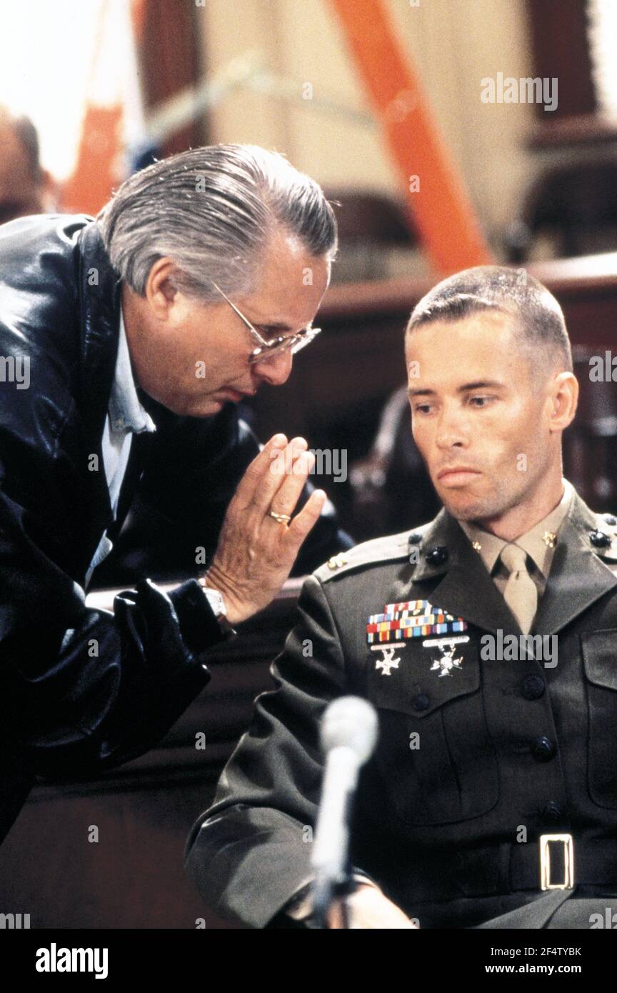 WILLIAM FRIEDKIN and GUY PEARCE in RULES OF ENGAGEMENT (2000), directed by WILLIAM FRIEDKIN. Credit: SEVEN ARTS PICTURES/PARAMOUNT PICTURES / EMERSON, SAM / Album Stock Photo
