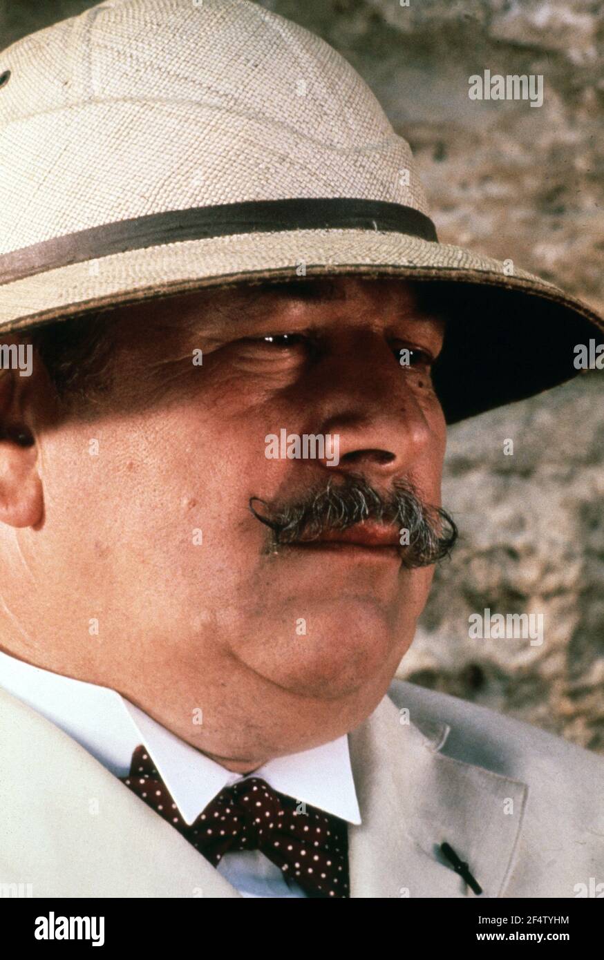 PETER USTINOV in DEATH ON THE NILE (1978), directed by JOHN GUILLERMIN. Credit: EMI / Album Stock Photo