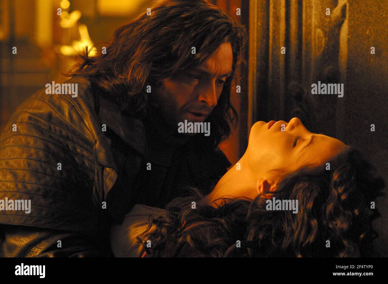 KATE BECKINSALE and HUGH JACKMAN in VAN HELSING (2004), directed by