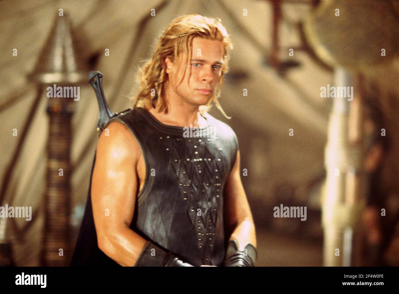 BRAD PITT in TROY (2004), directed by WOLFGANG PETERSEN. Credit: WARNER  BROS. / Album Stock Photo - Alamy