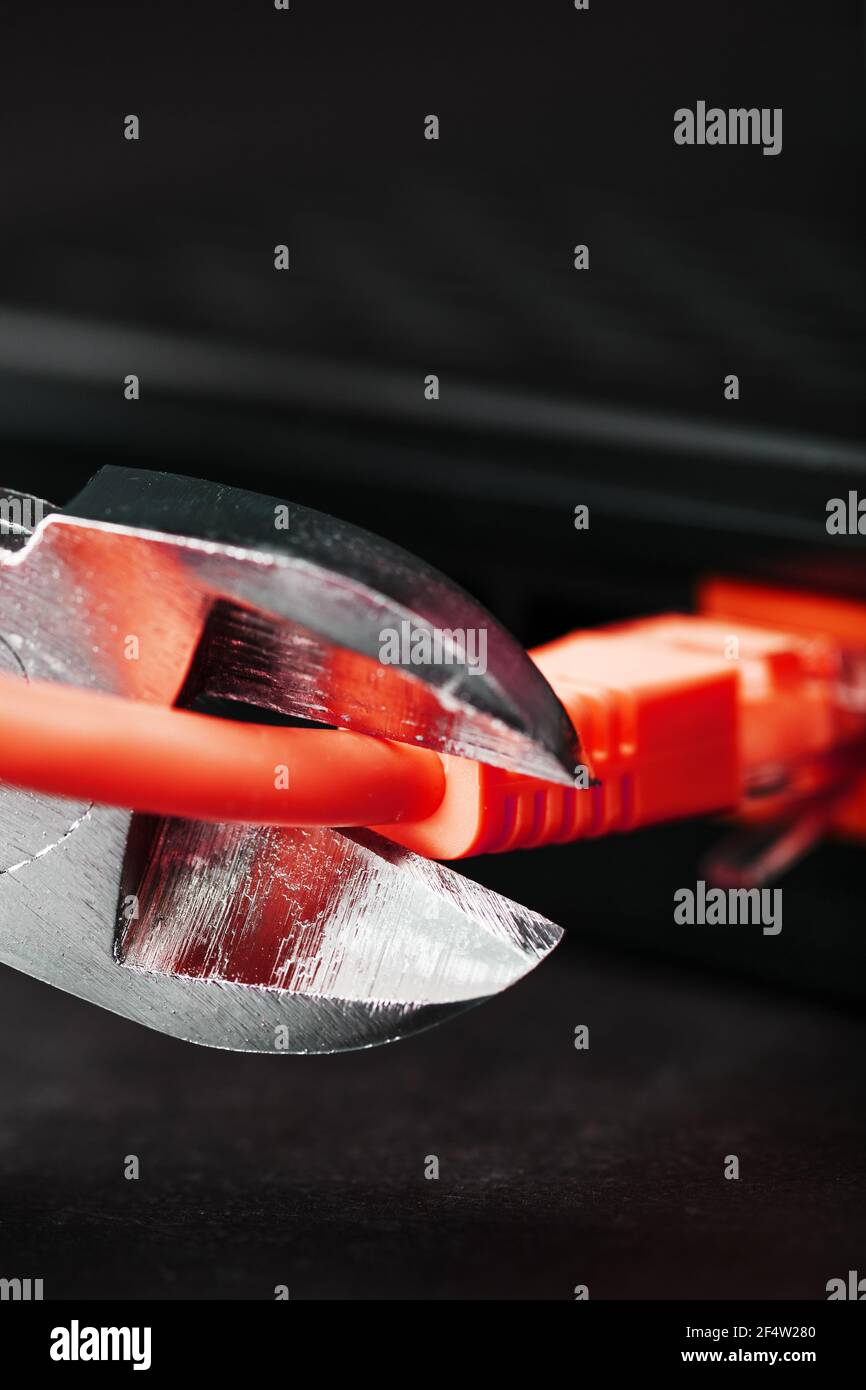 Disconnecting the connection, cutting off the yellow