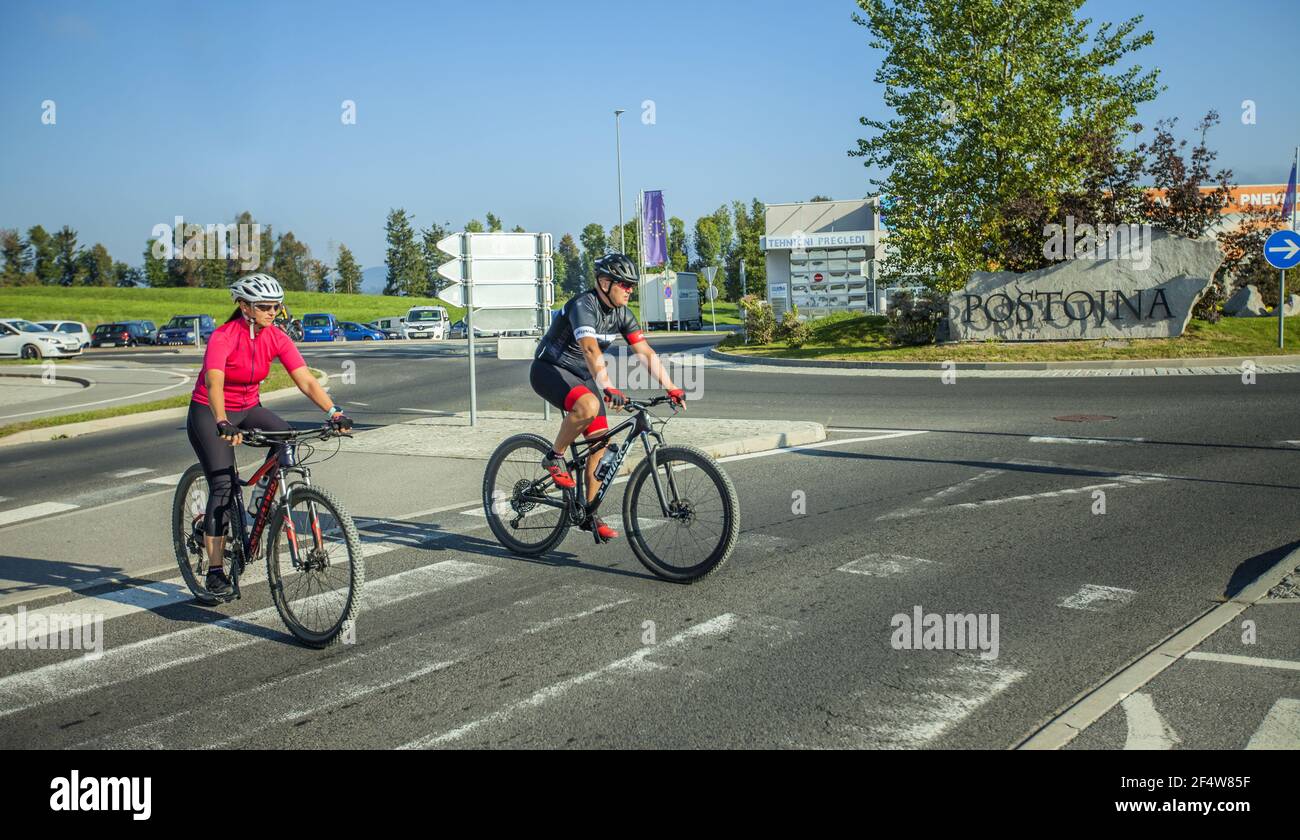 Freestyle cycling two cyclists hi-res stock photography and images - Alamy