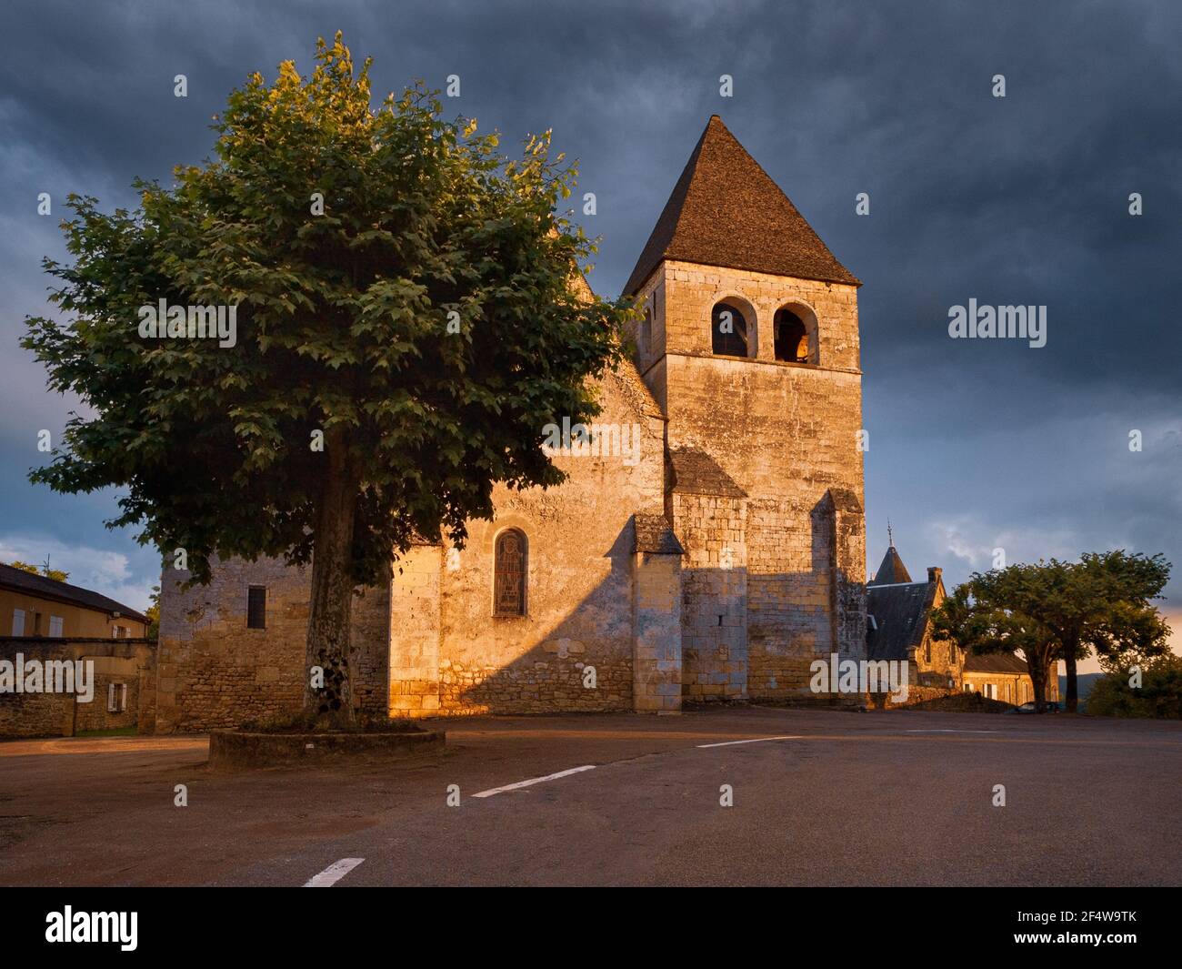 A village church in the Dordogne region of France Église Saint-Martin de Vitrac. Vitrac is a French village a few miles outside of Sarlat Stock Photo