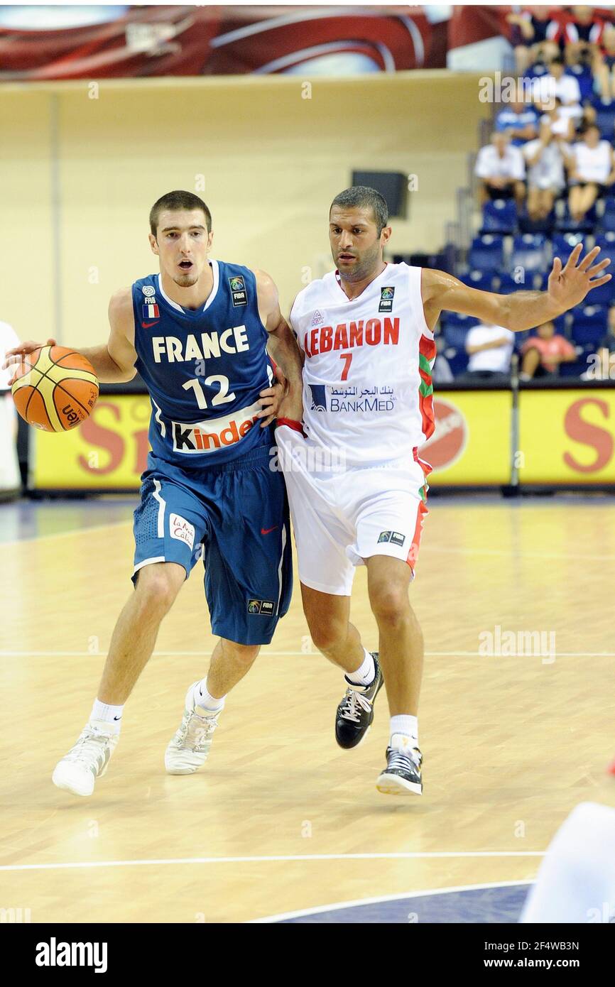 BASKETBALL - FIBA WORLD CHAMPIONSHIP 2010 - IZMIR (TUR) - GROUP D - DAY 2 -  29/08/2010 - PHOTO : JEAN FRANCOIS MOLLIERE / DPPI - LEBANON v FRANCE -  NANDO DE COLO (FRA) - RONY FAHED (LEB Stock Photo - Alamy