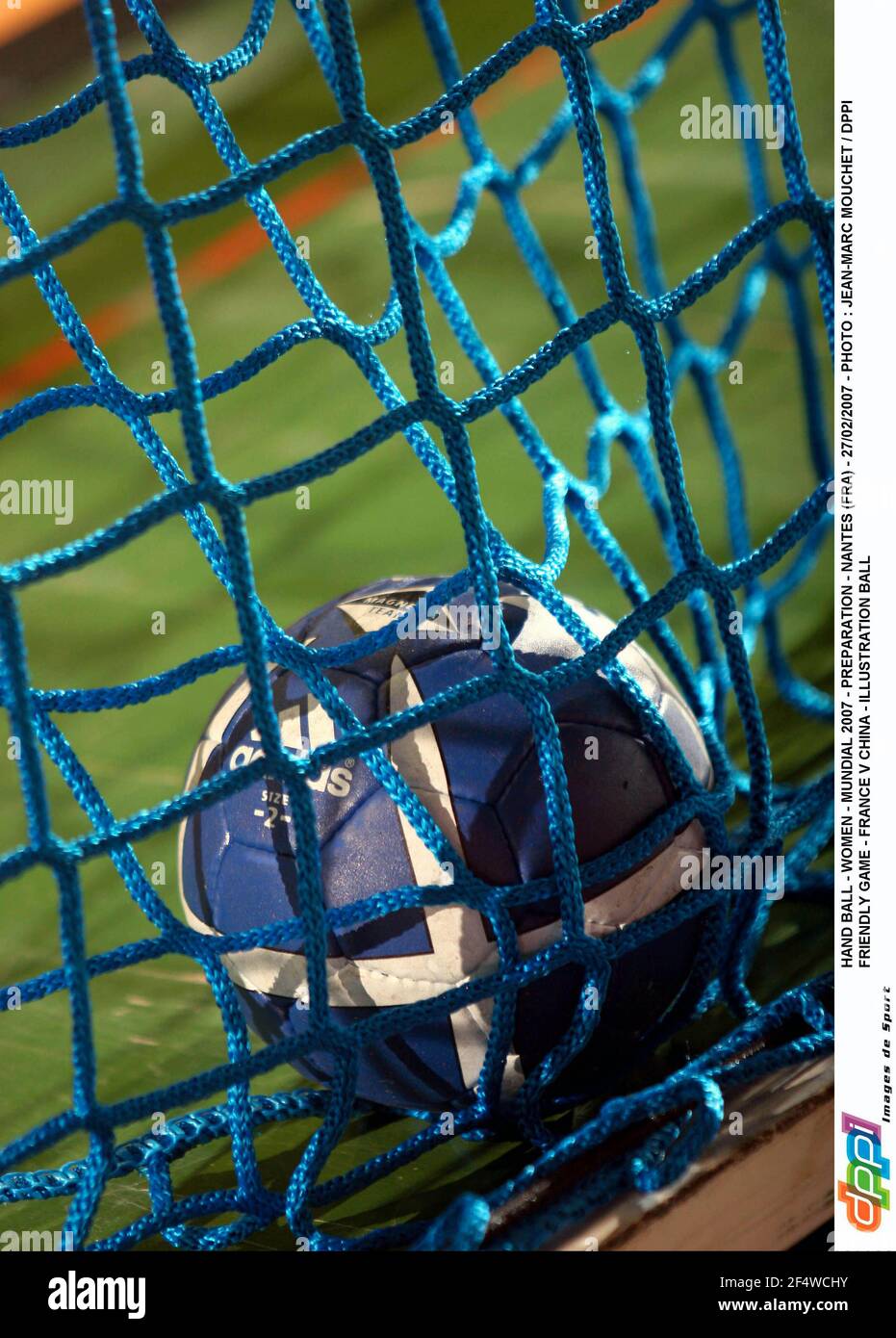 HAND BALL - WOMEN - MUNDIAL 2007 - PREPARATION - NANTES (FRA) - 27/02/2007  - PHOTO : JEAN-MARC MOUCHET / DPPI FRIENDLY GAME - FRANCE V CHINA - FRENCH  MASCOT Stock Photo - Alamy