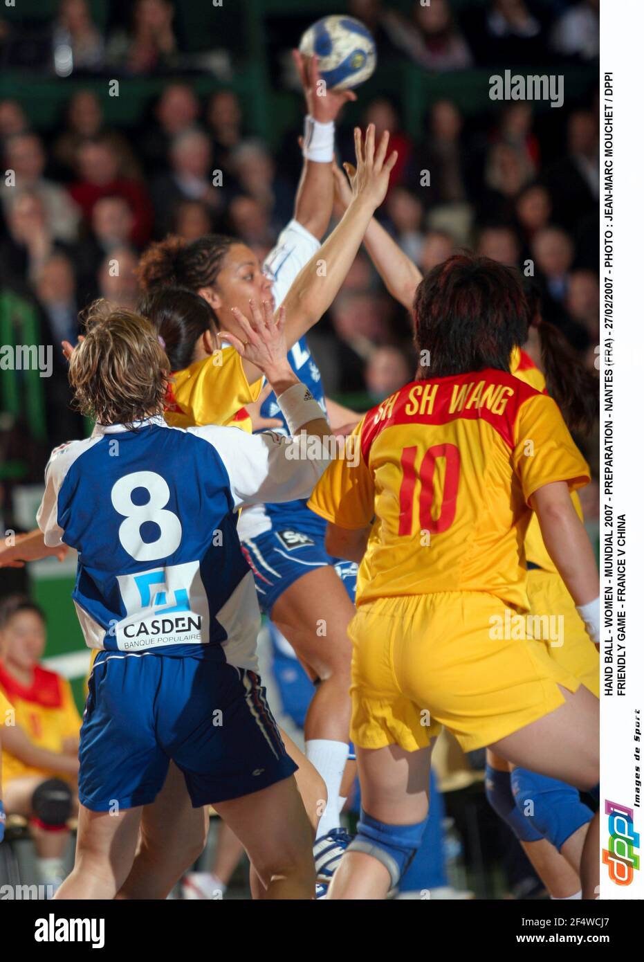 HAND BALL - WOMEN - MUNDIAL 2007 - PREPARATION - NANTES (FRA) - 27/02/2007  - PHOTO : JEAN-MARC MOUCHET / DPPI FRIENDLY GAME - FRANCE V CHINA -  ALEXANDRA LACRABERE (FRA Stock Photo - Alamy